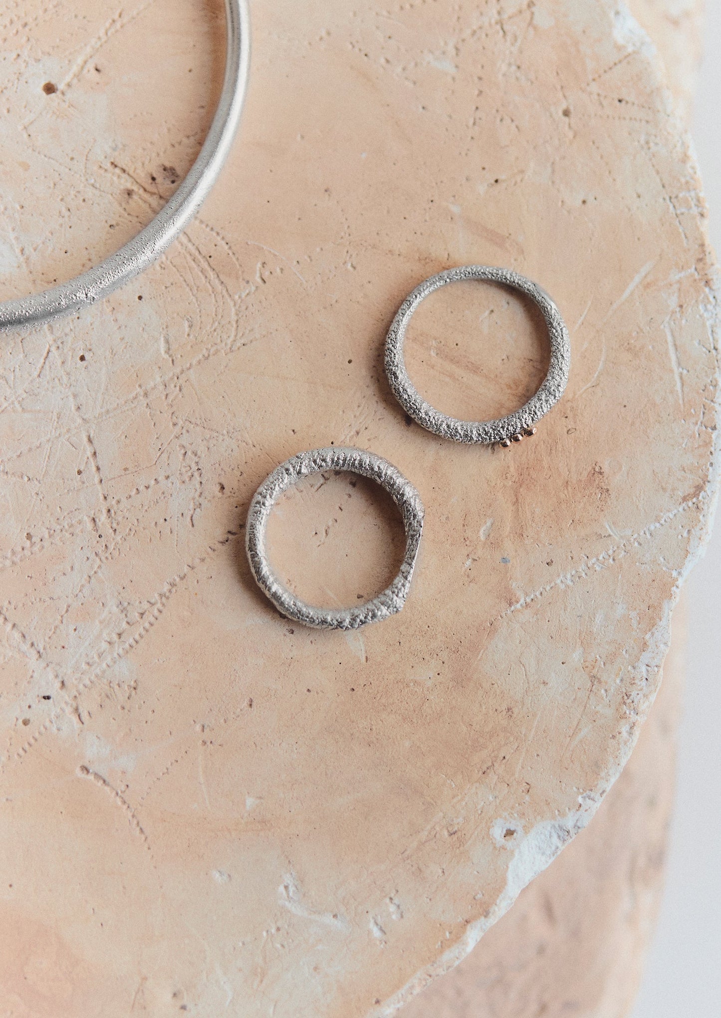 Anello Lindey Tydeman Hewn | Argento/Rame