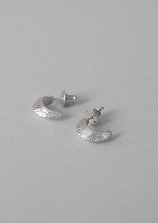Sally Lacock Silver Sculpted Ridge Half Hoops | Argento