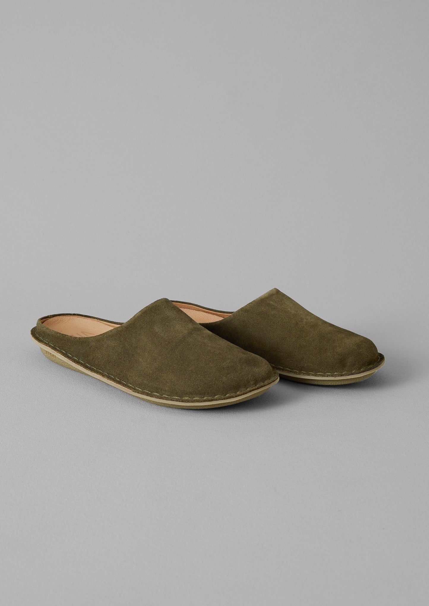 Mules Vibae in pelle scamosciata | Oliva