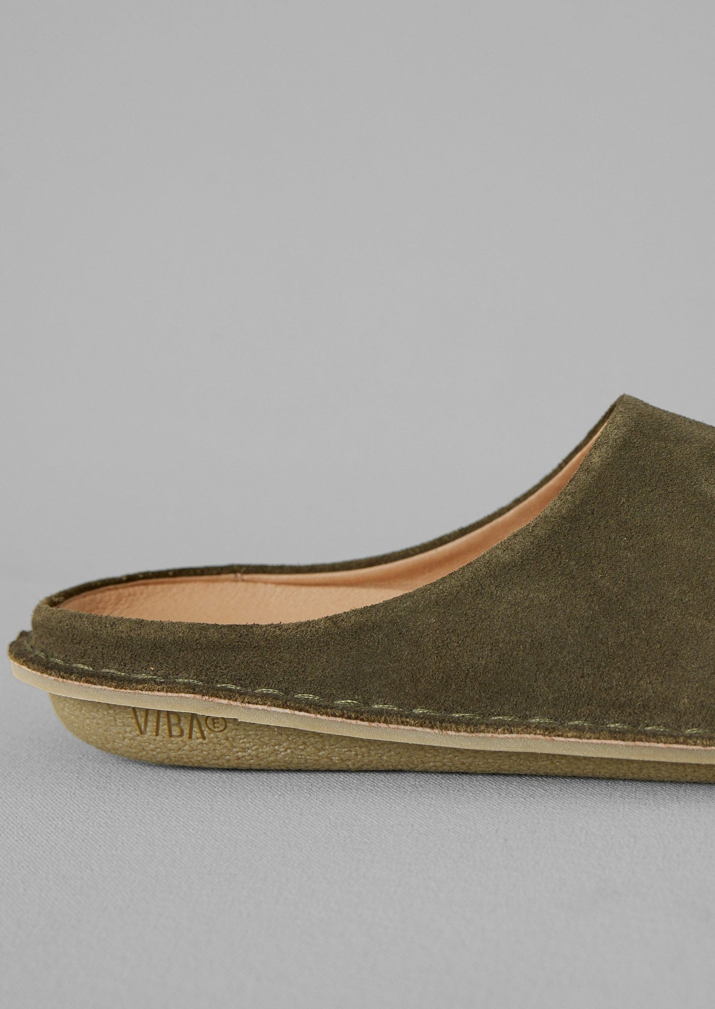 Mules Vibae in pelle scamosciata | Oliva
