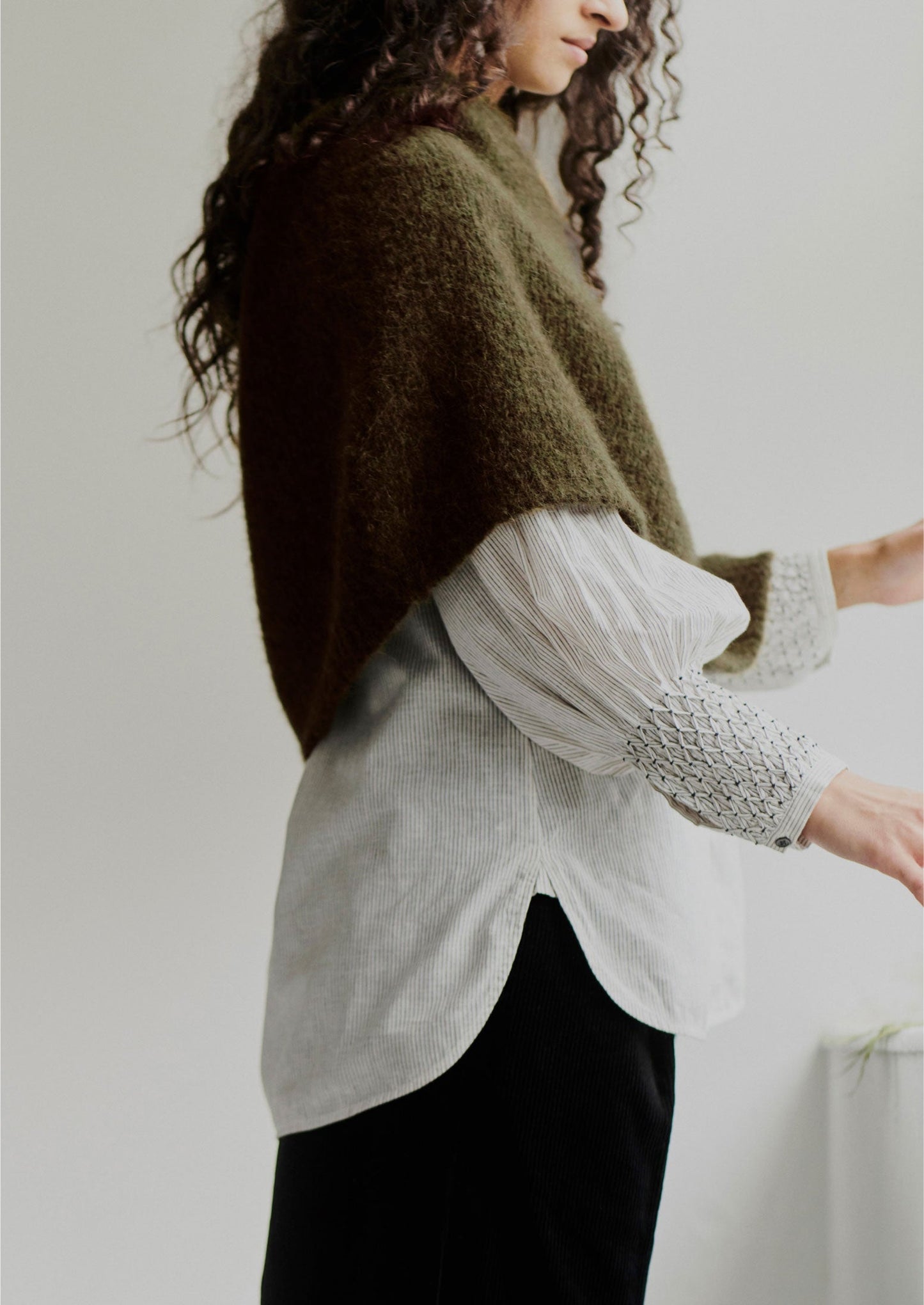 Poncho lavorato a maglia in misto alpaca Lofty | Oliva