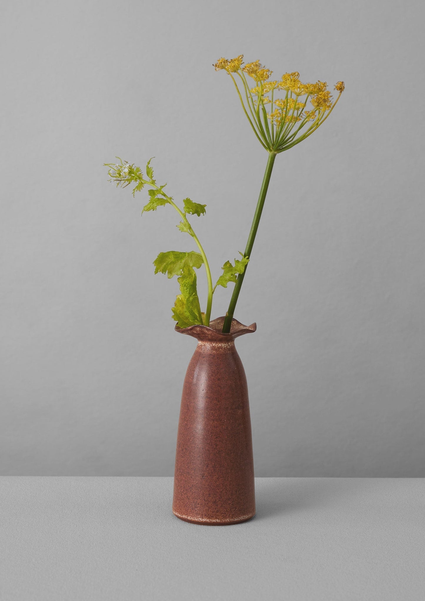 Vaso con collo a balze in ceramica SZ | Castagna