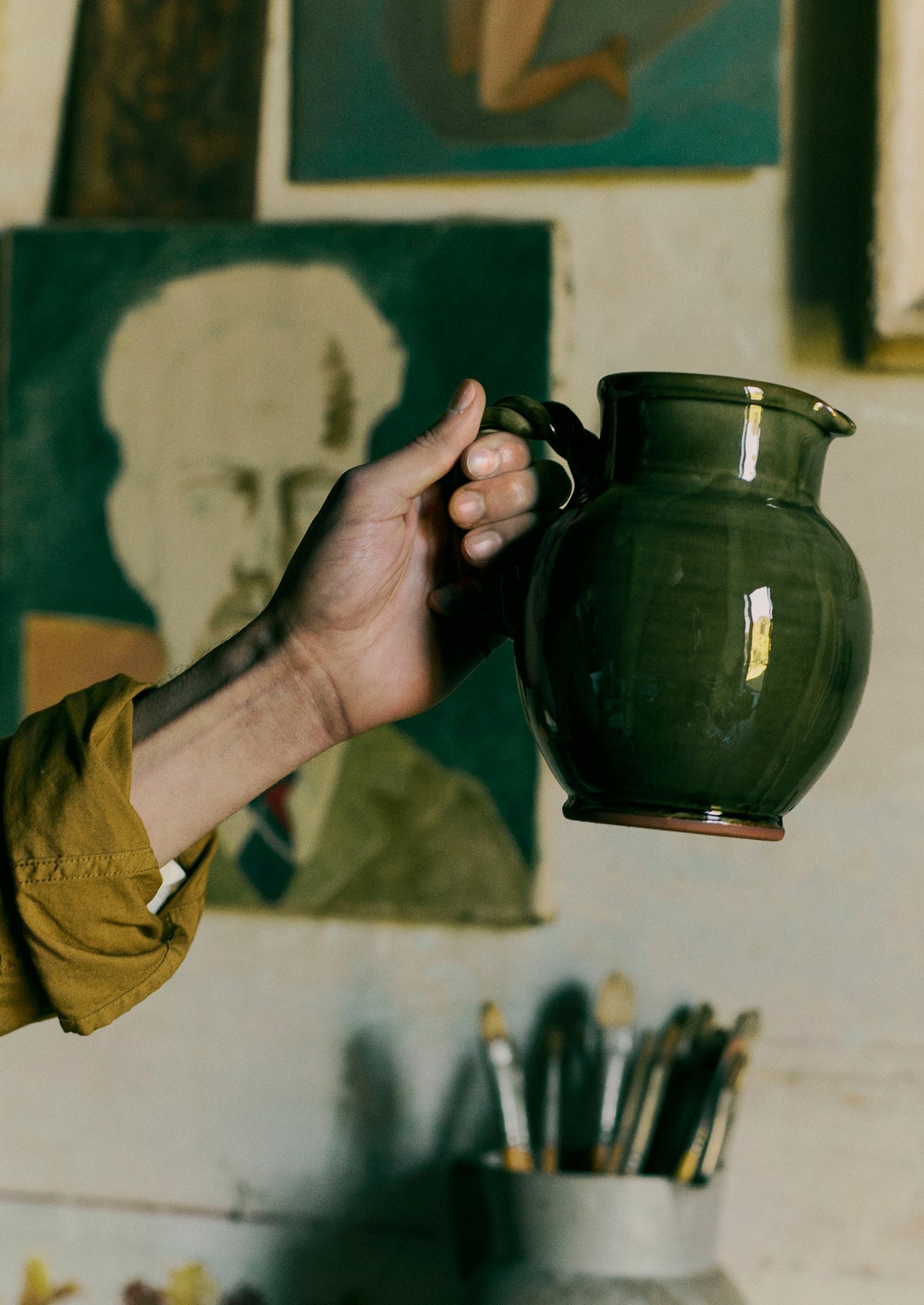 Brocca Poterie Barbotine con manico ritorto | Verde bottiglia