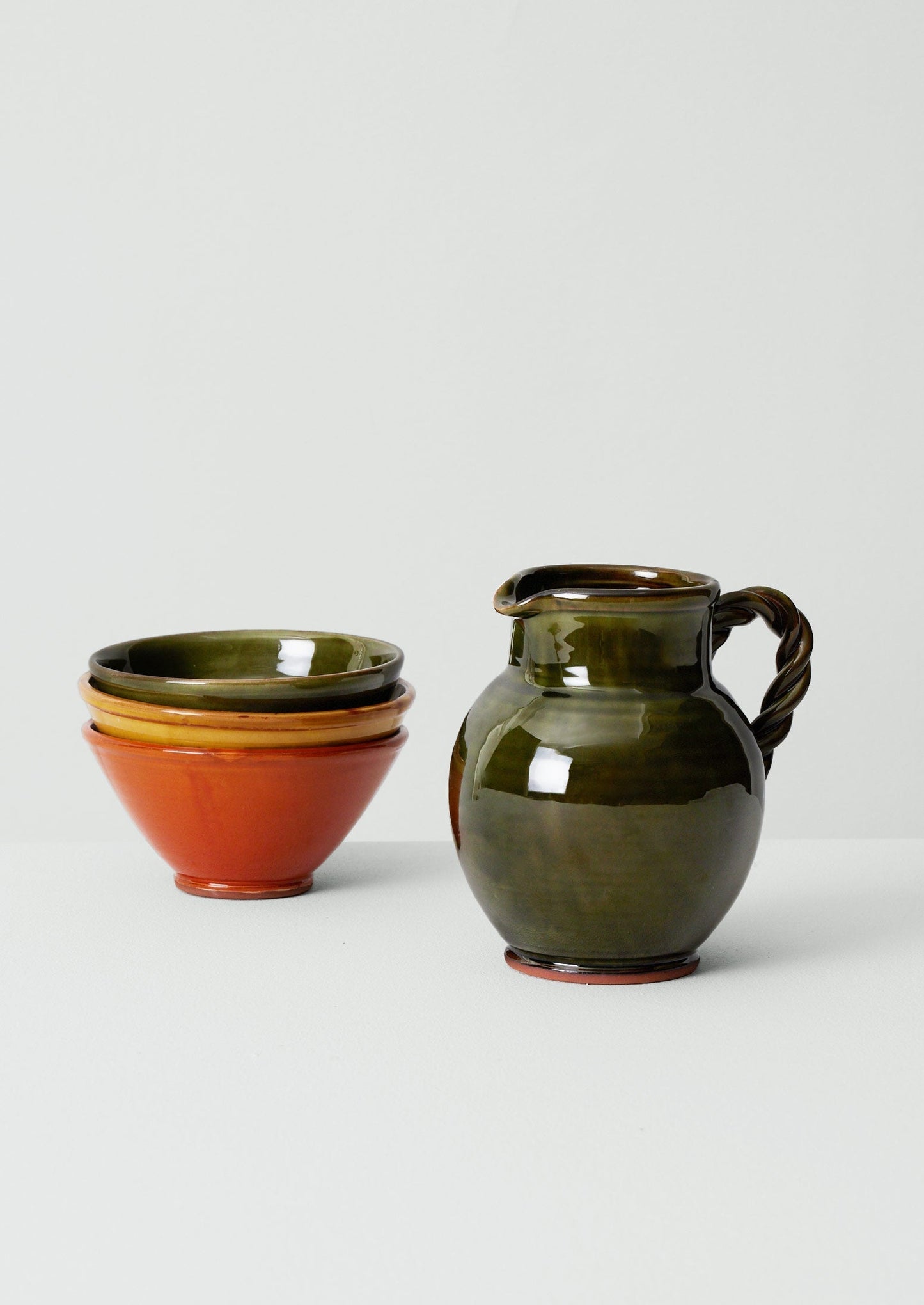 Brocca Poterie Barbotine con manico ritorto | Verde bottiglia