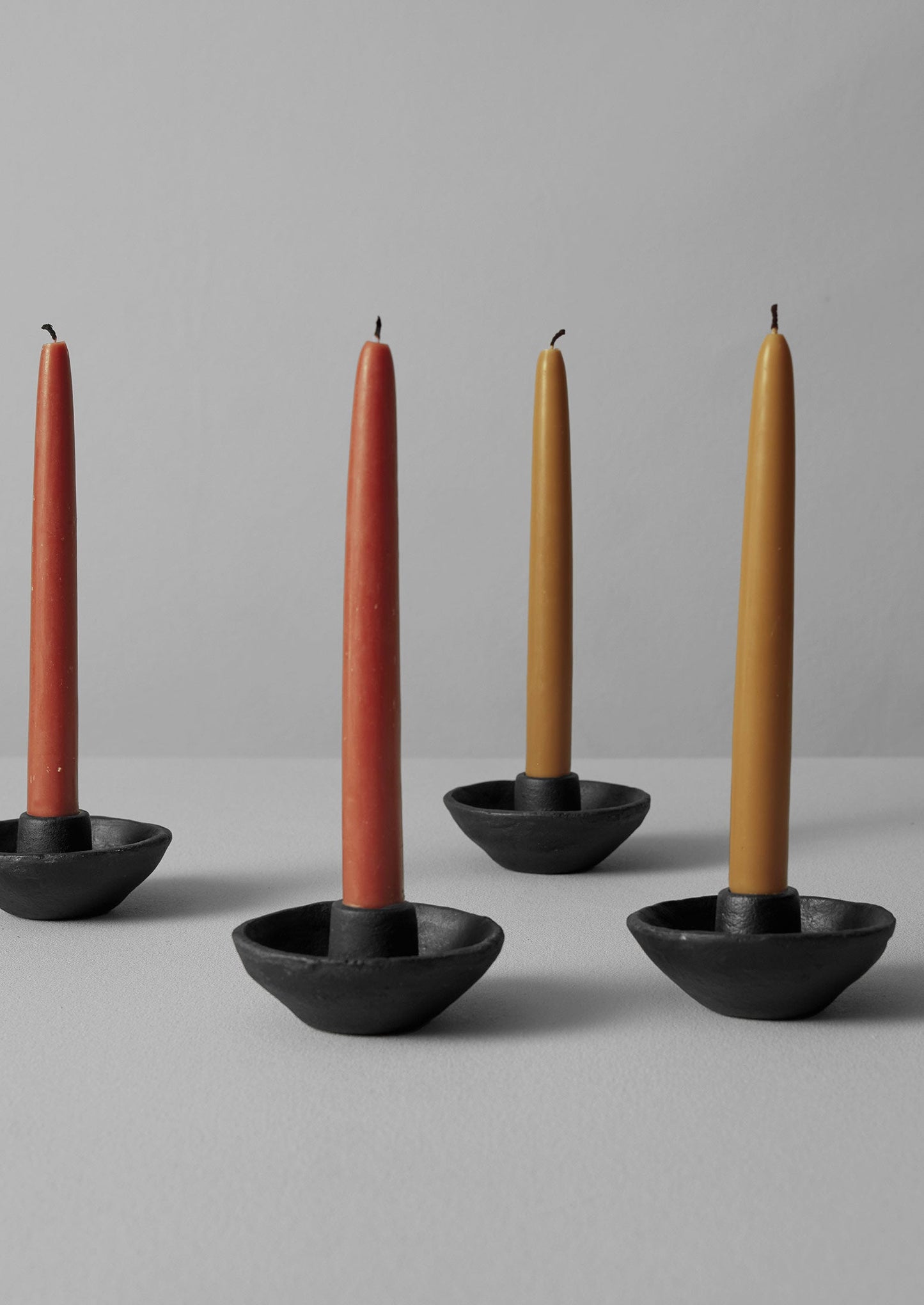 Wax Atelier Set di quattro candele da cena | Caramello/Corniola