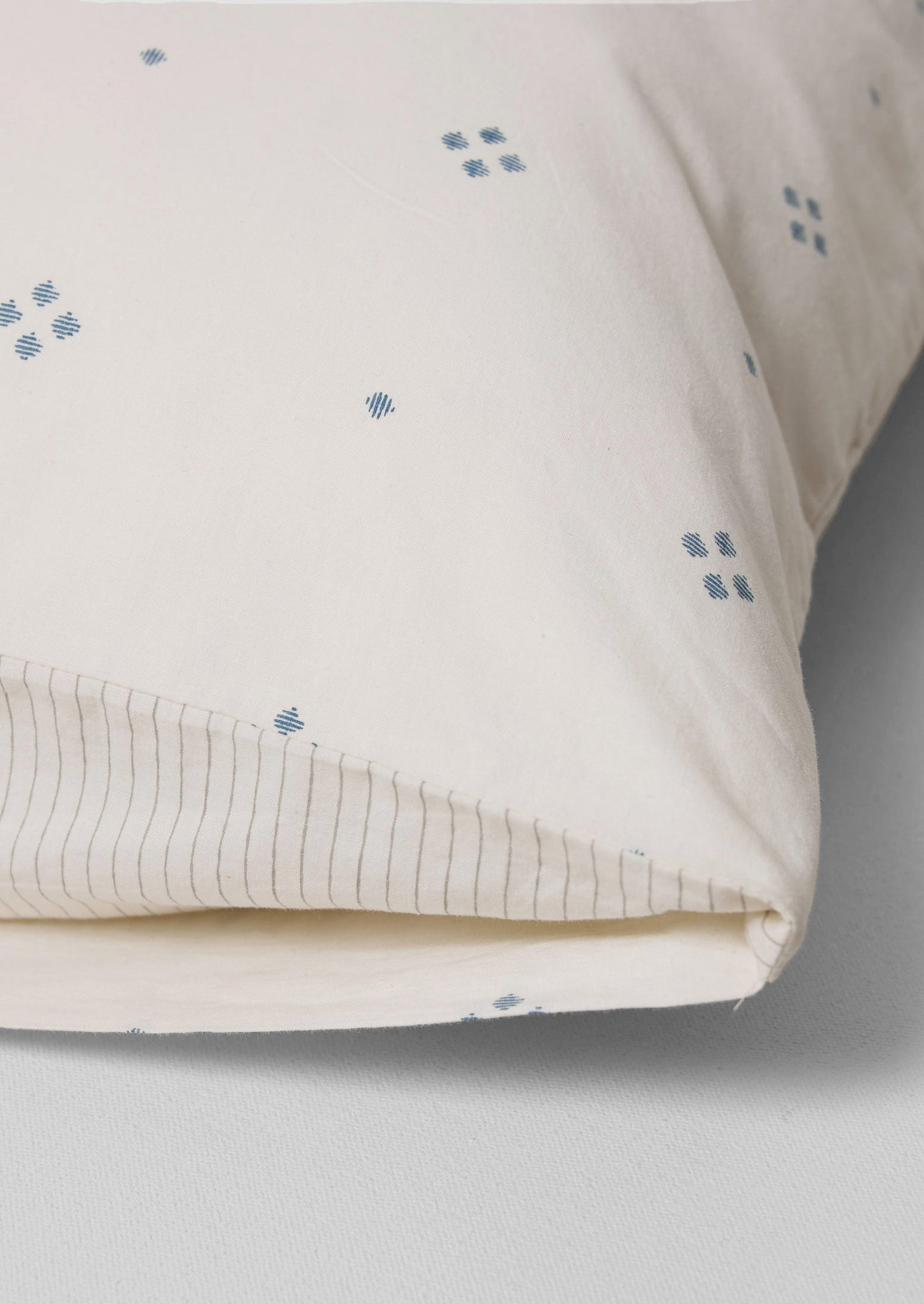Set di federe con stampa Rowan Housewife | Ecru/Blu tenue