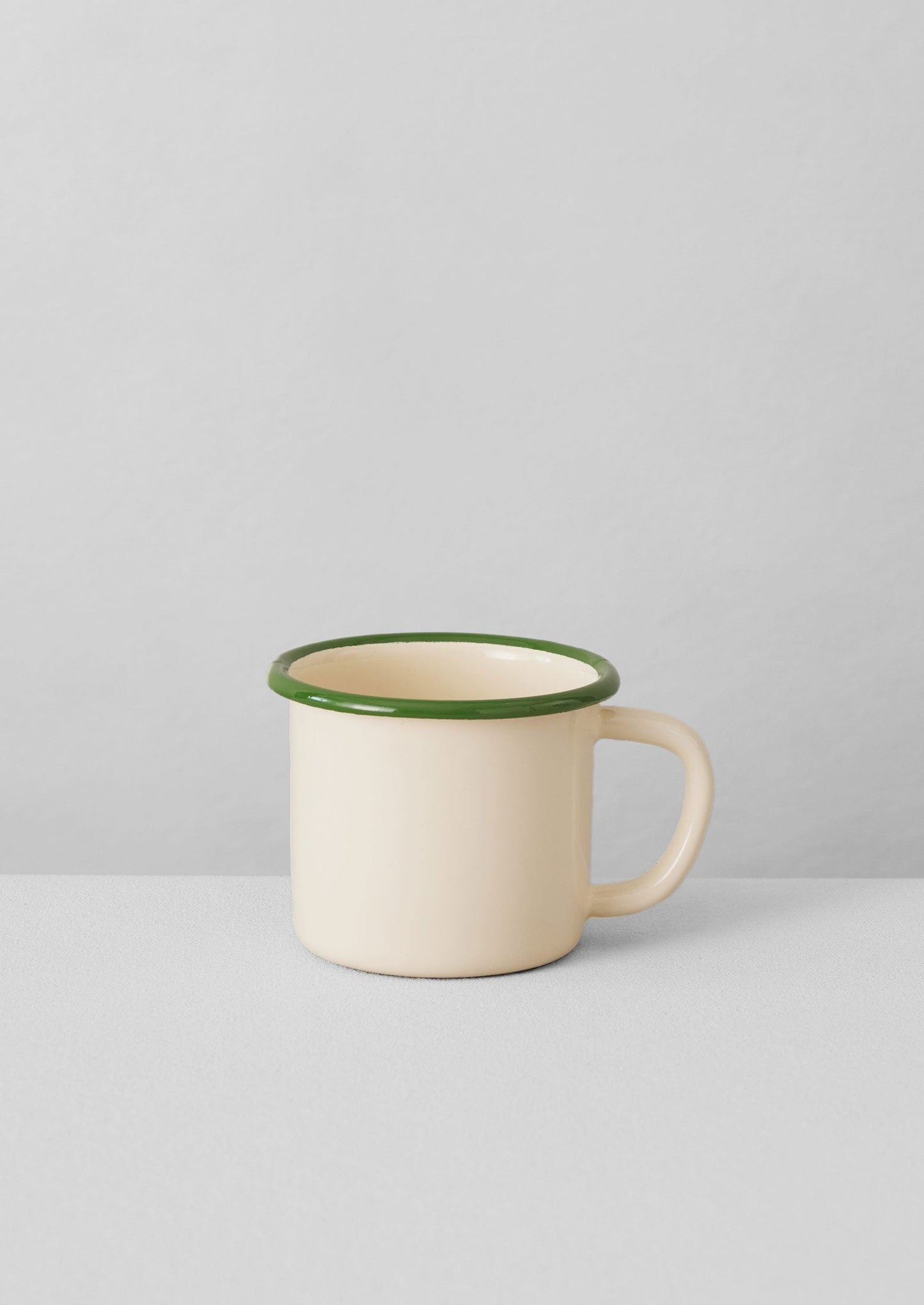Tazza smaltata con bordo a contrasto | Crema/Foglia