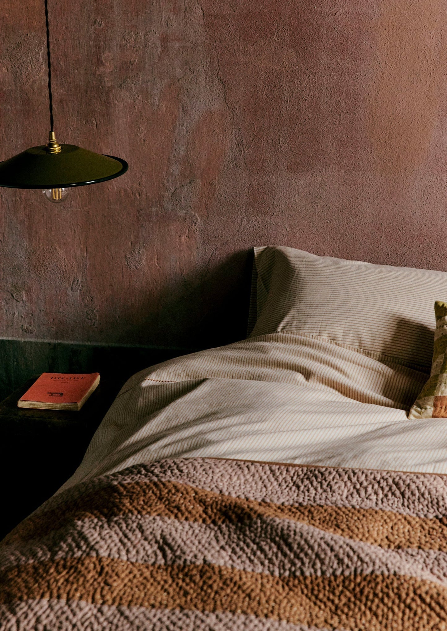 Trapunta a righe con patchwork | Lilla chiaro/Terra d'ombra