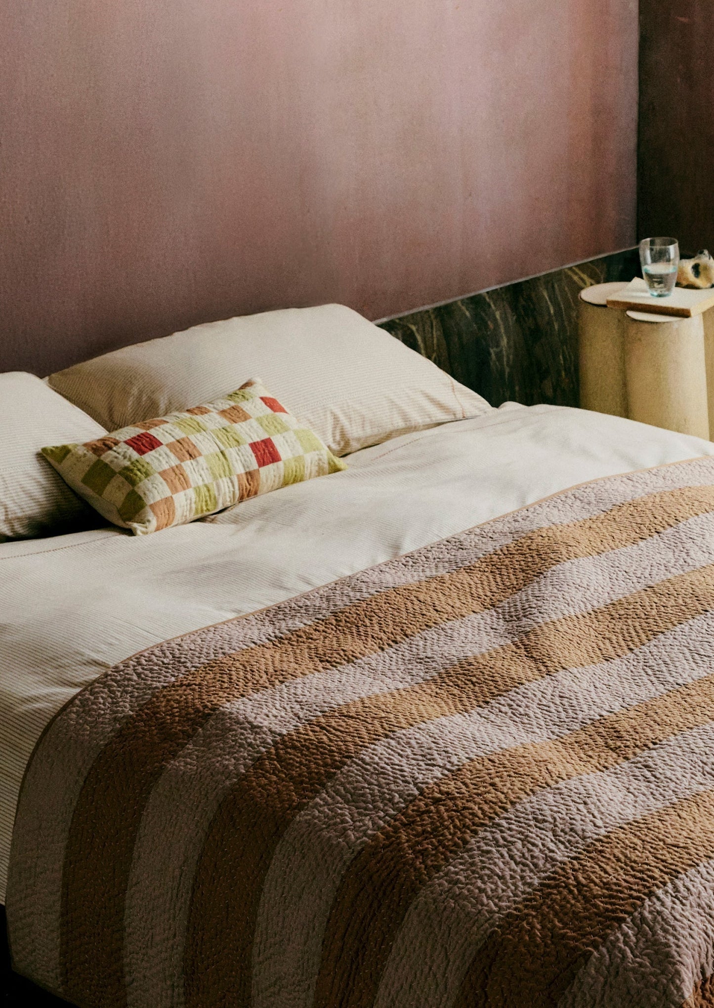 Trapunta a righe con patchwork | Lilla chiaro/Terra d'ombra