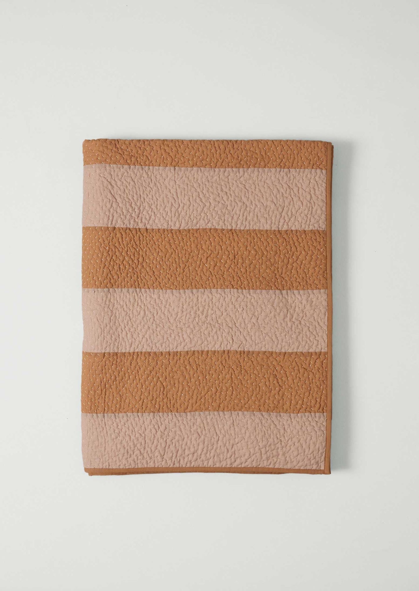 Trapunta a righe con patchwork | Lilla chiaro/Terra d'ombra