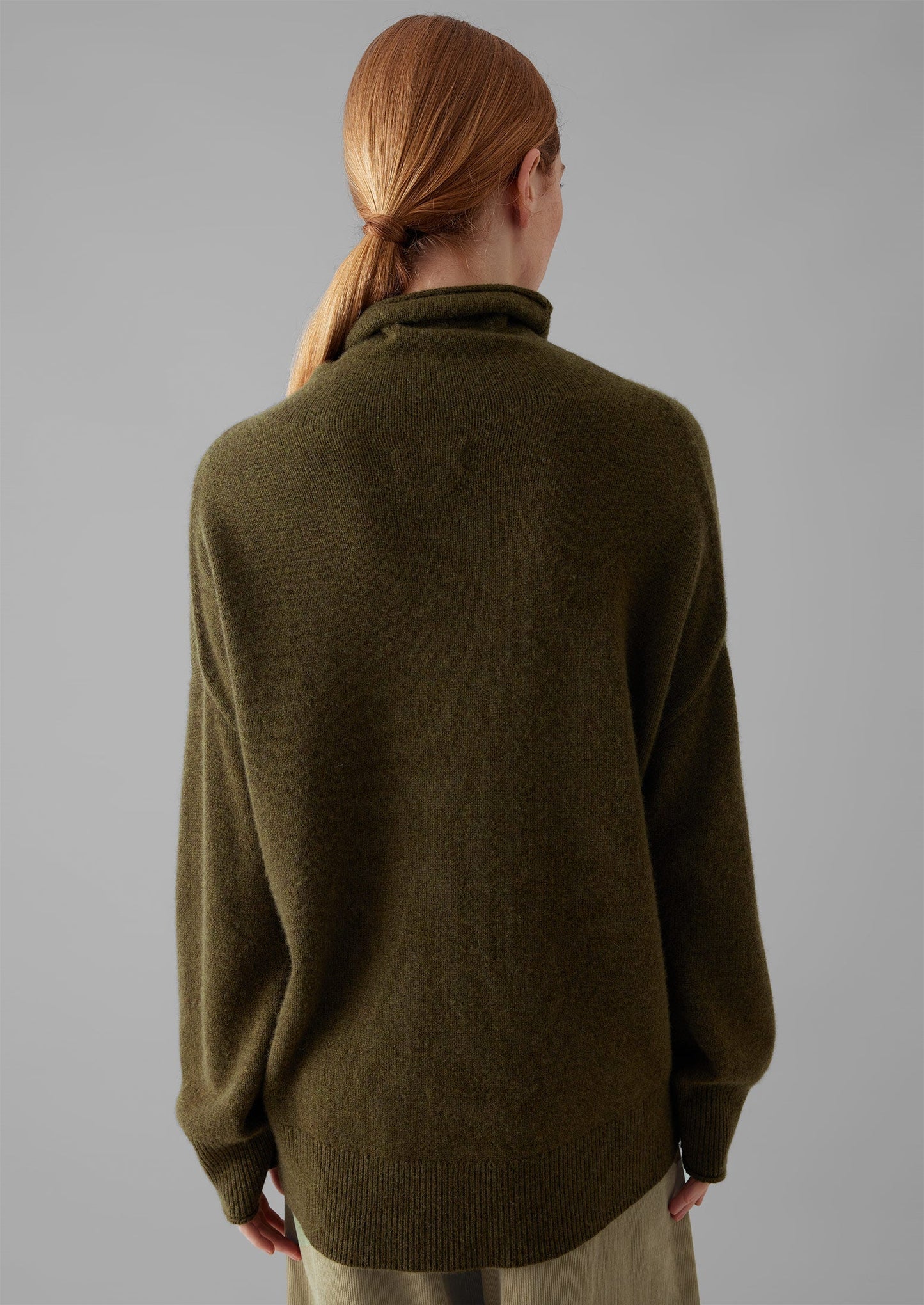 Maglione in lana e cashmere a collo alto | Oliva