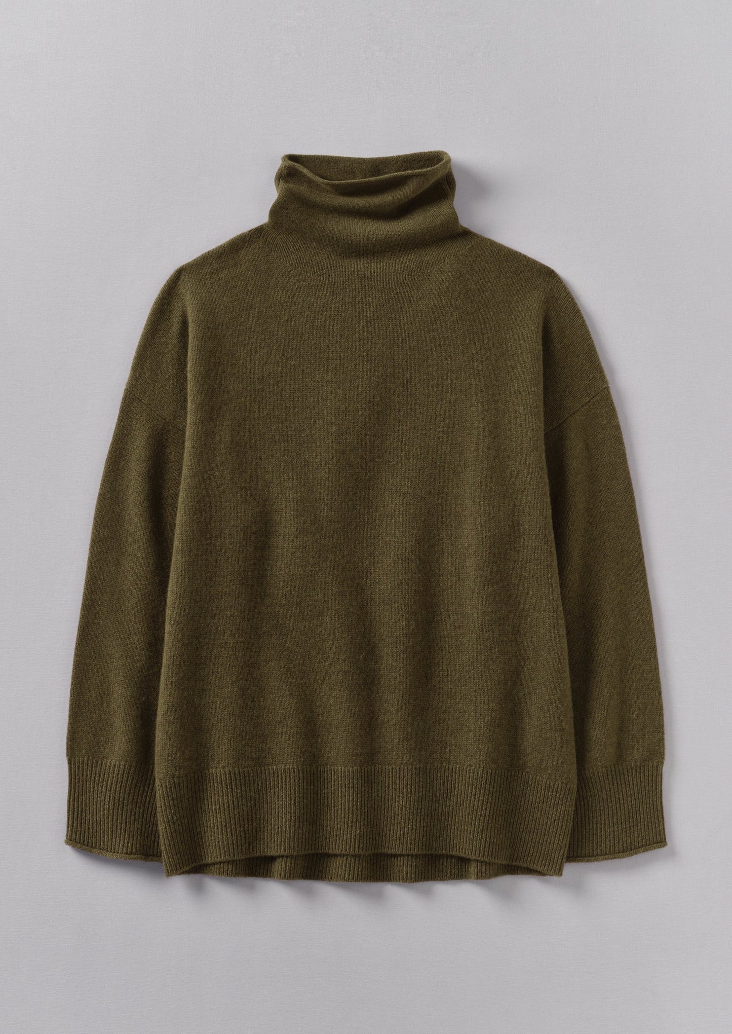 Maglione in lana e cashmere a collo alto | Oliva