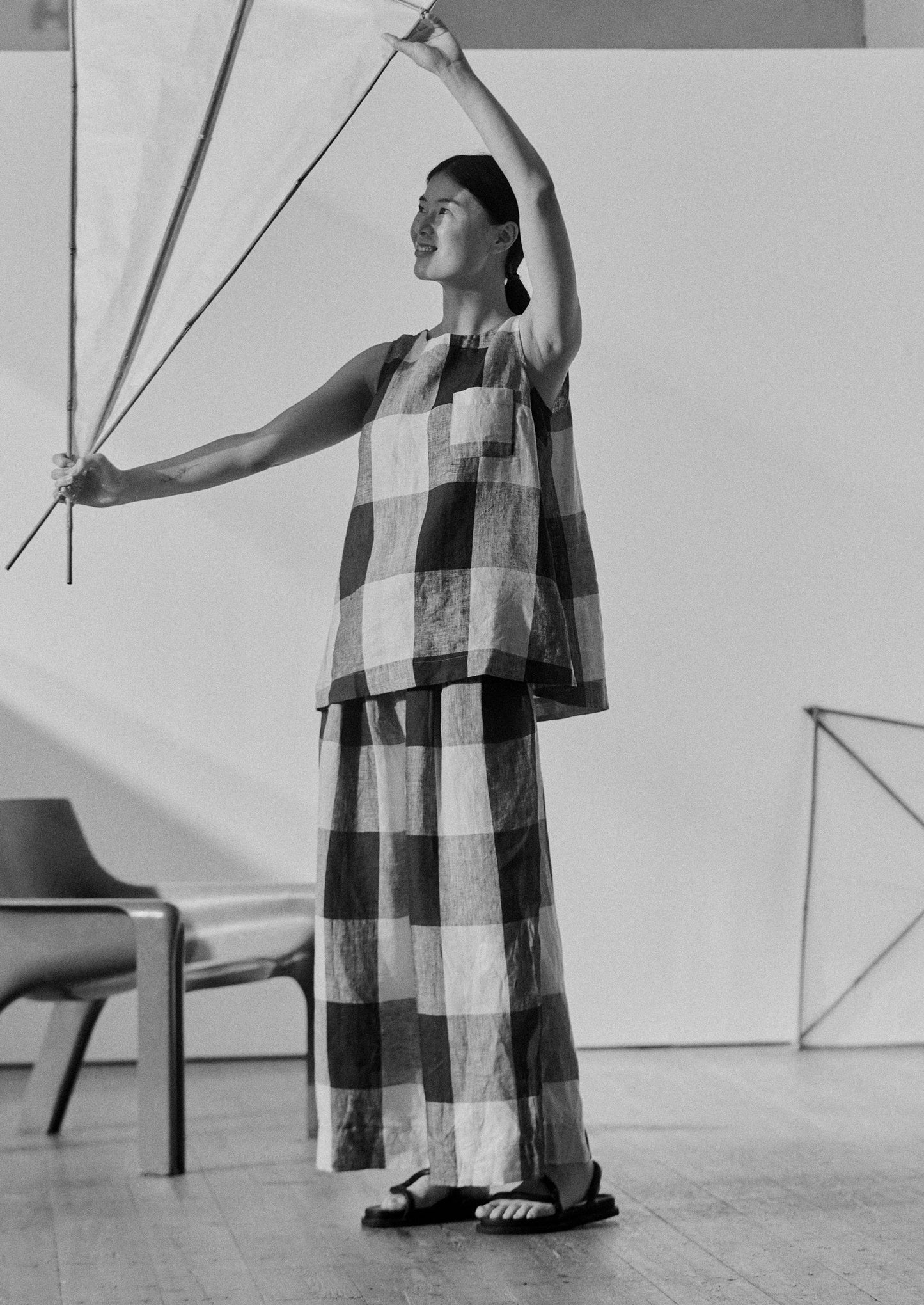 Canotta in lino leggero Macro Gingham | Ecru/Carbone