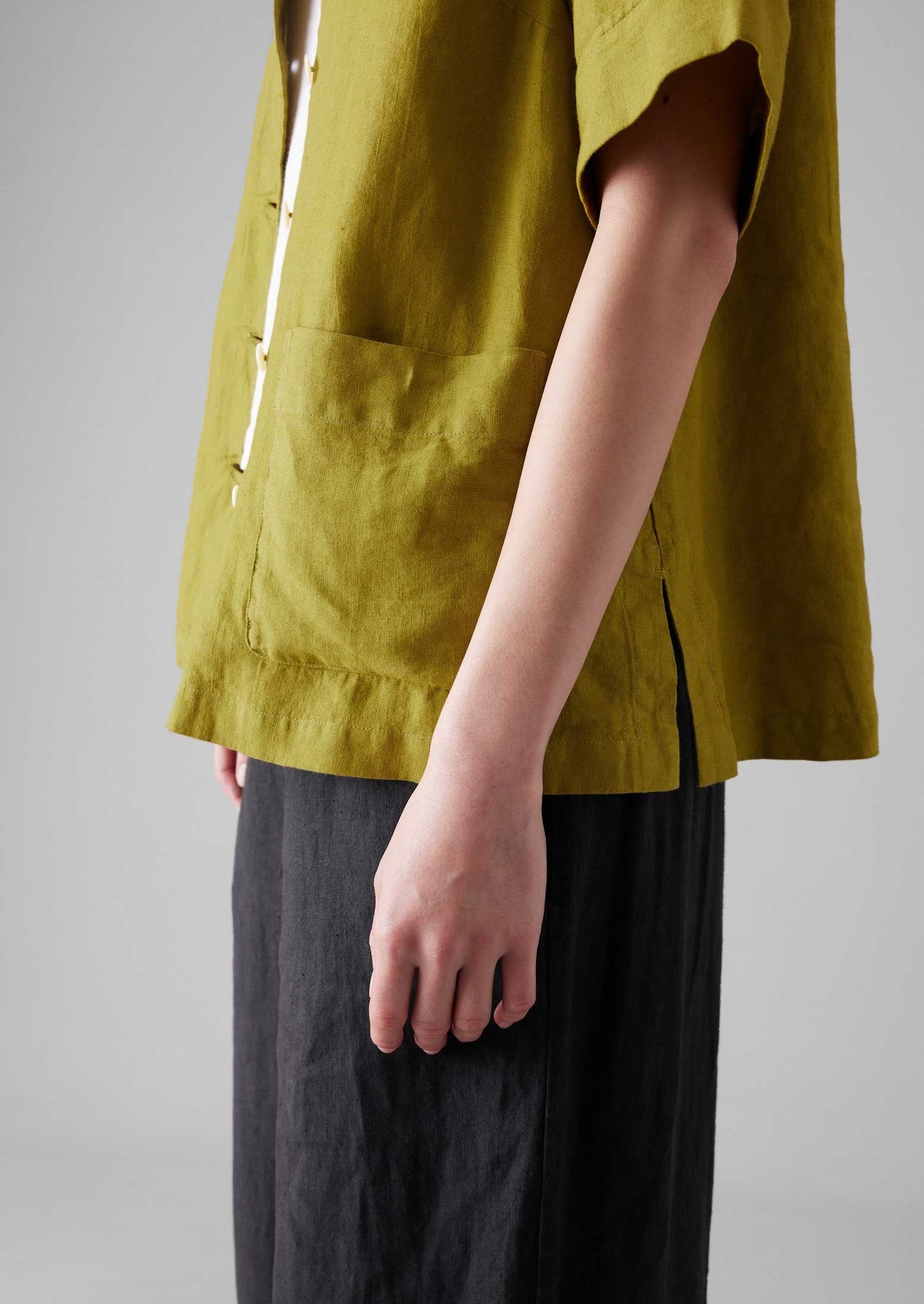 Camicia squadrata in lino tinto in capo | Olivine