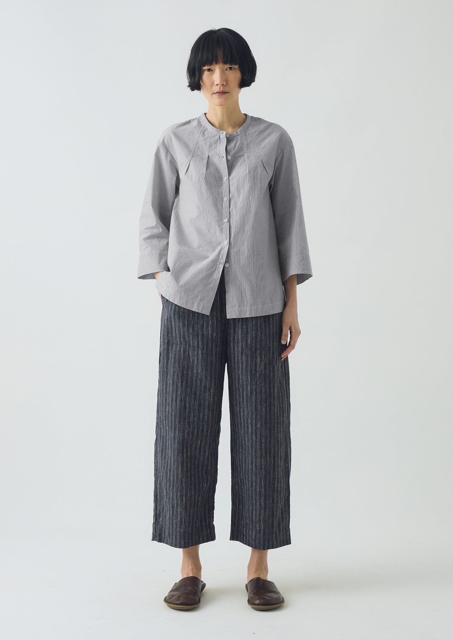 Camicia in cotone a righe sottili con cravatta | Ecru/Ardesia