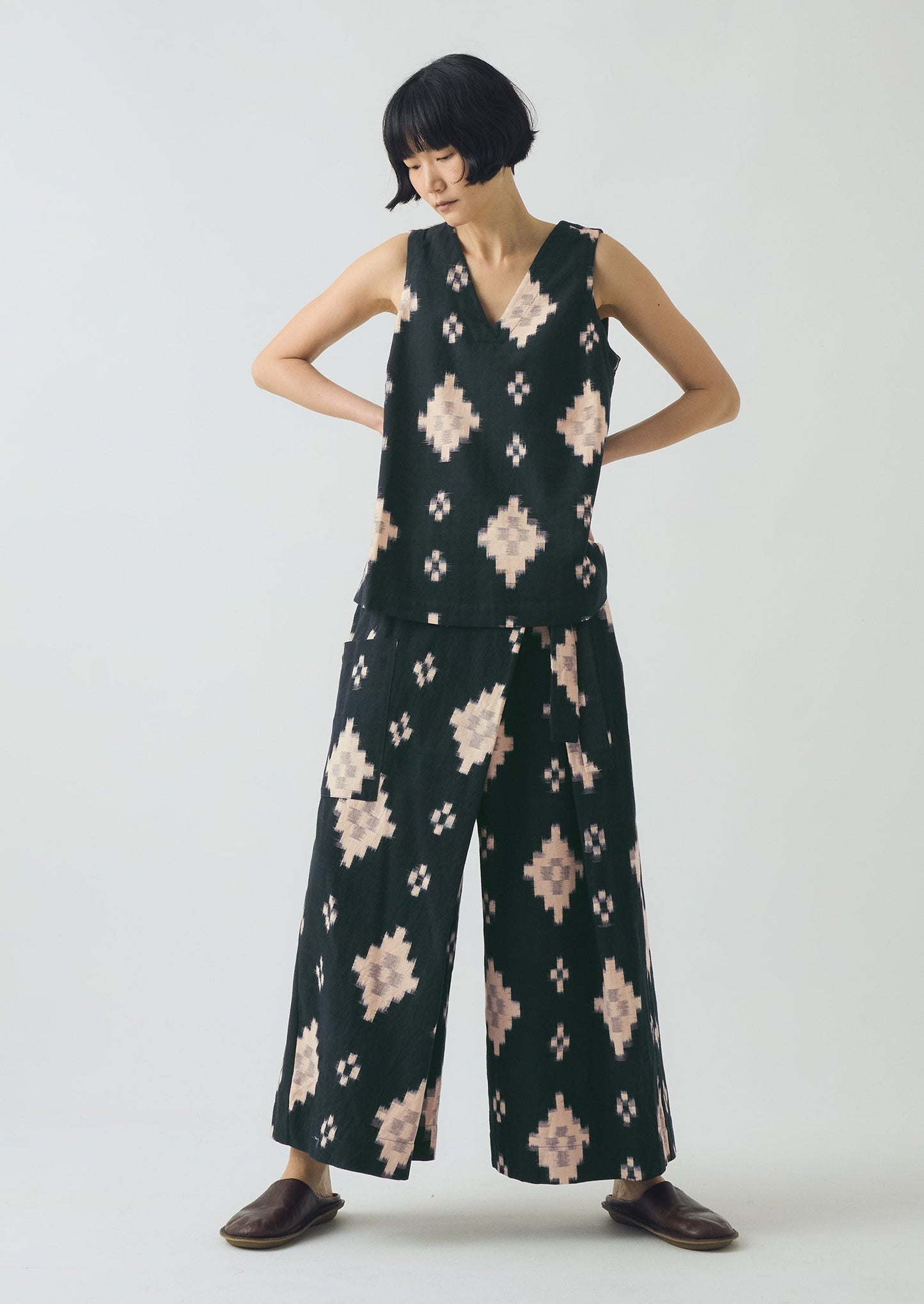 Canotta Fugue Ikat con scollo a V | Mezzanotte/Sabbia