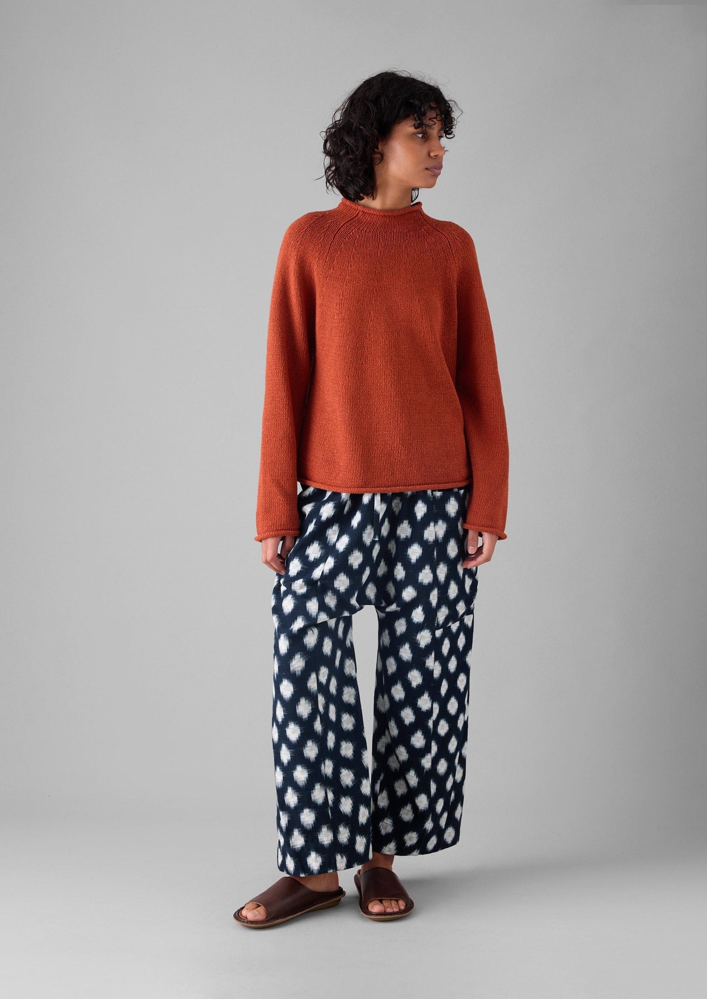 Pantaloni a vita alta con motivo ikat a tratteggio incrociato | Blu indaco