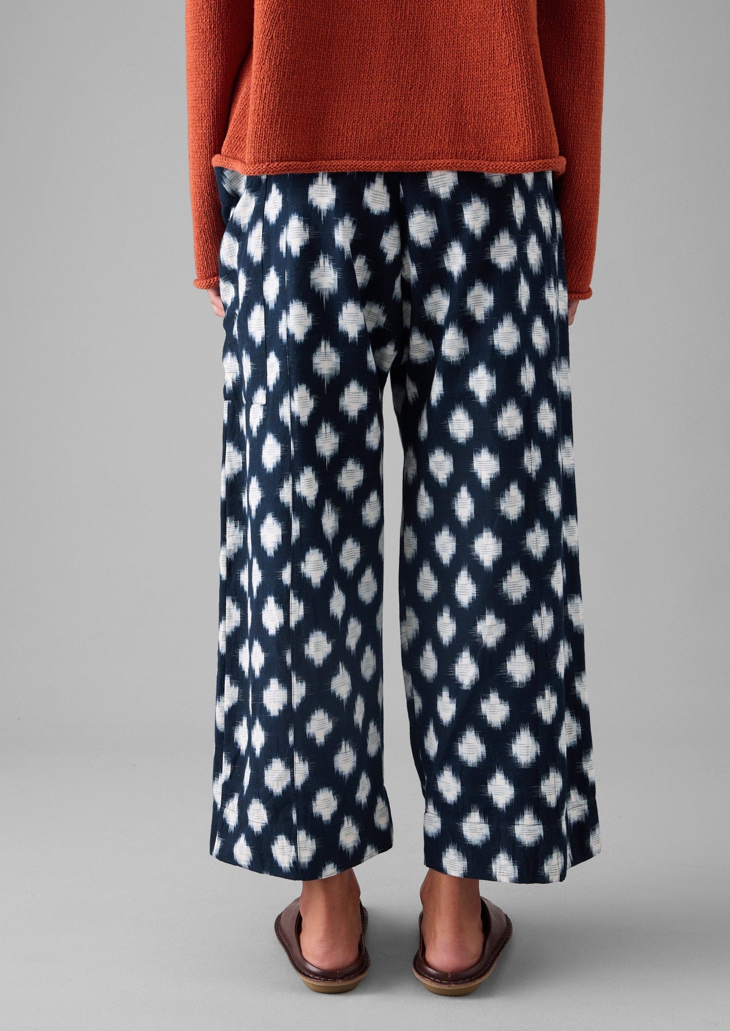 Pantaloni a vita alta con motivo ikat a tratteggio incrociato | Blu indaco