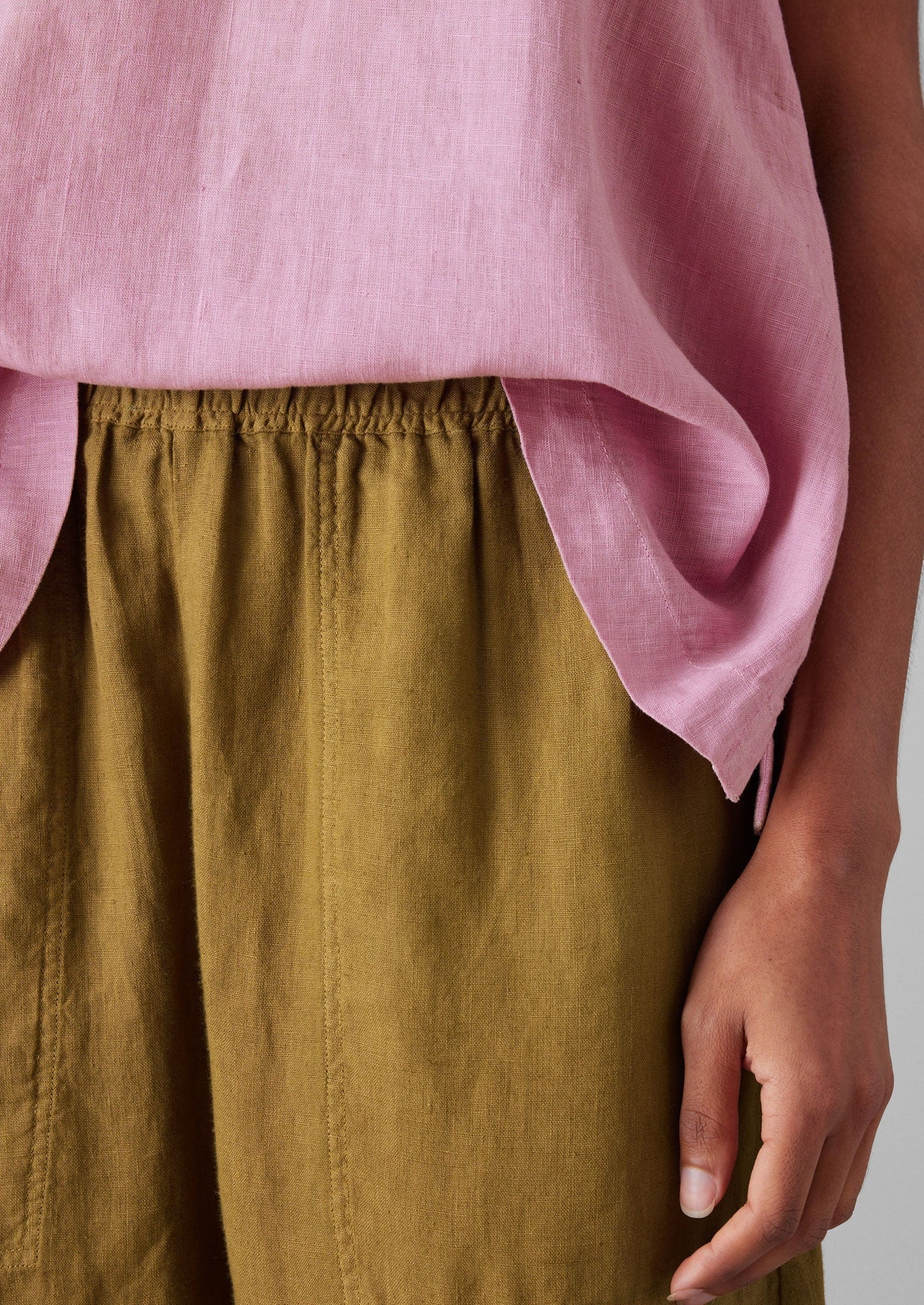 Pantaloni a gamba a botte in lino tinto in capo | Verde Durian