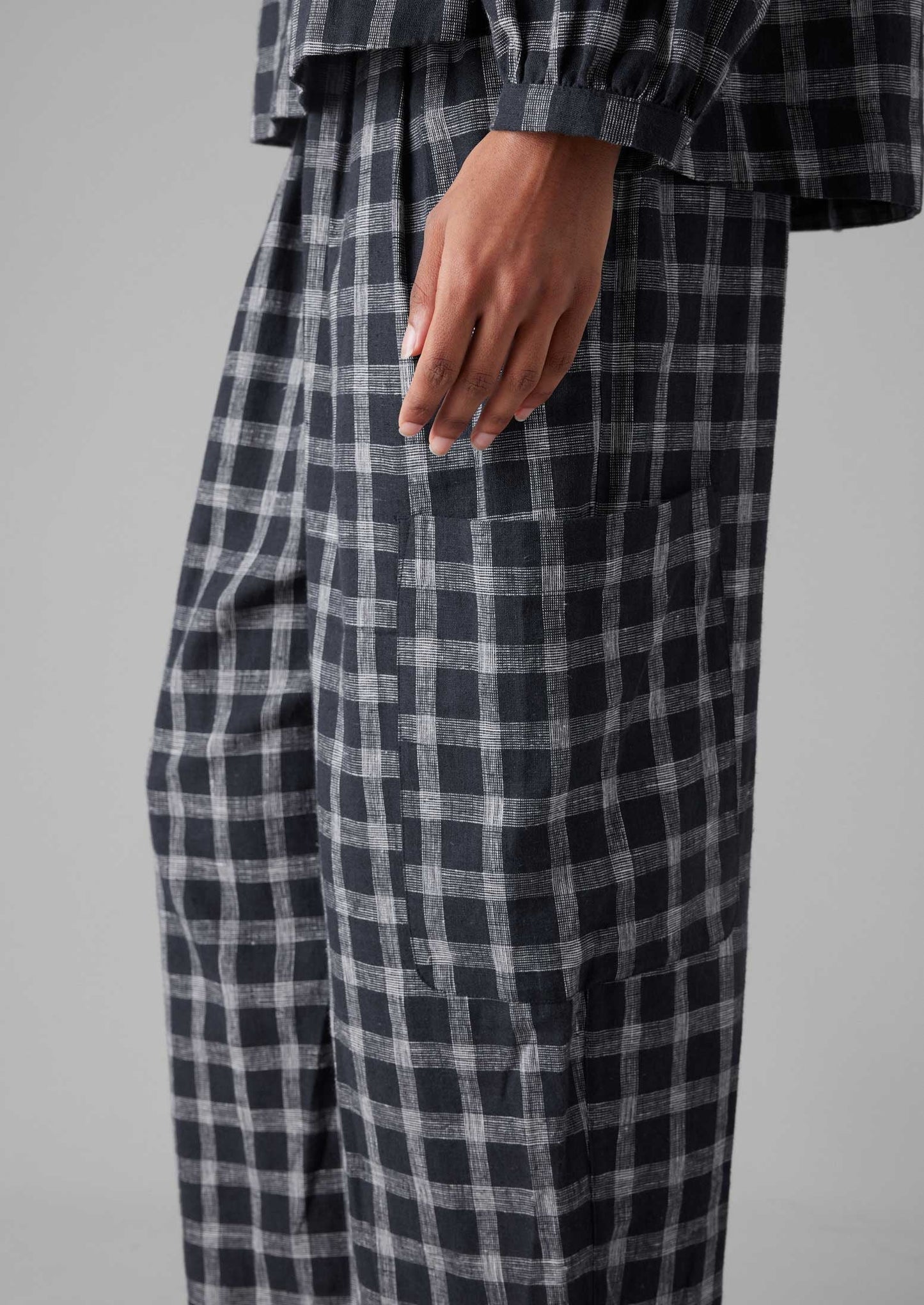 Pantaloni a quadri in cotone e lino con tasche applicate | Ardesia