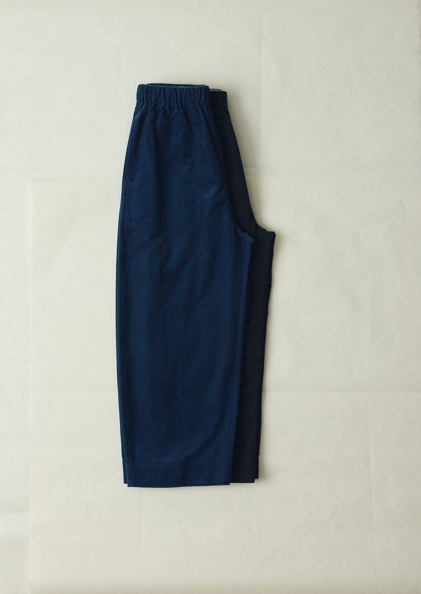Pantaloni a gamba cilindrica in velluto a coste biologico | Blu denim