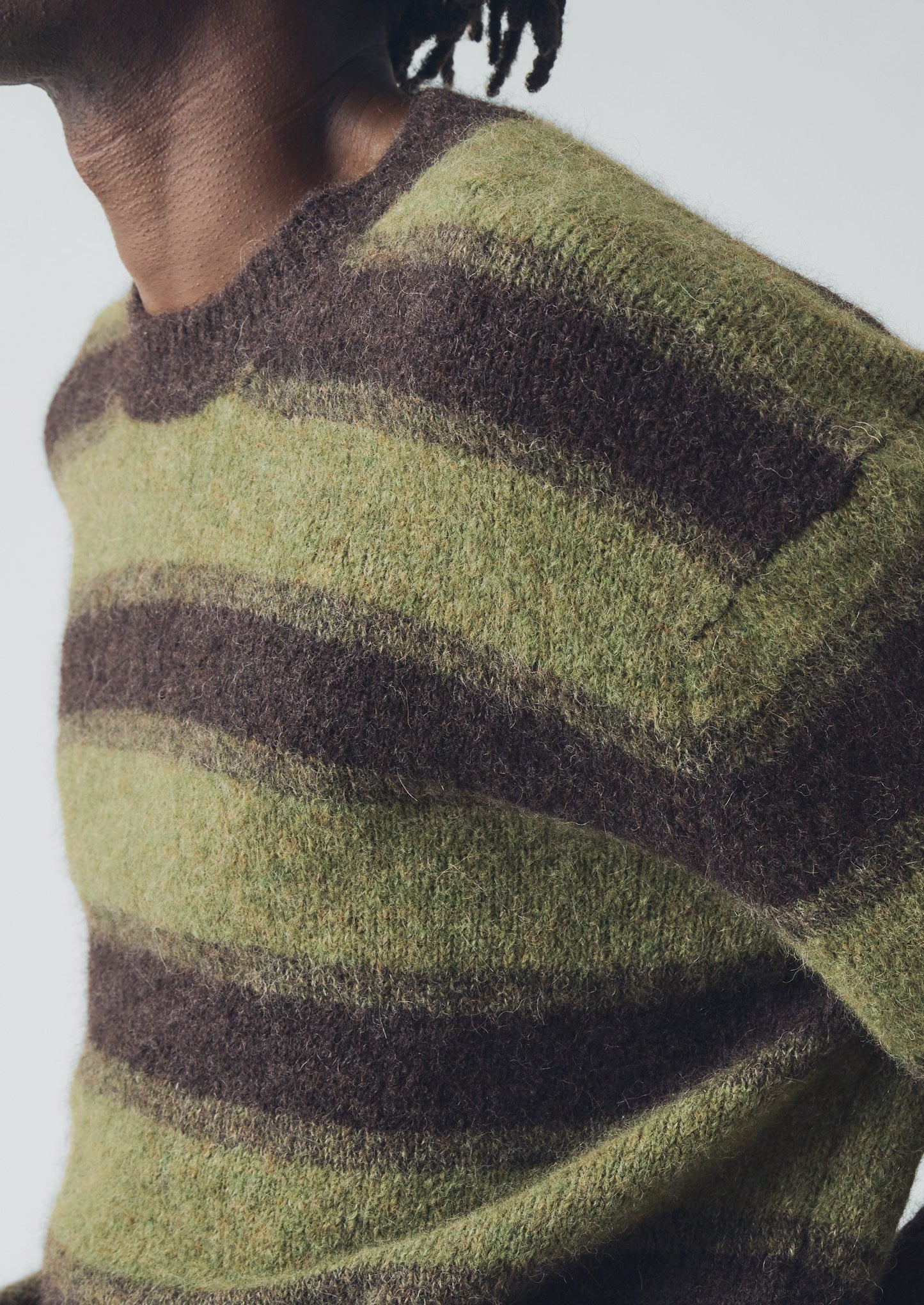 Maglione a righe in lana di alpaca | Verde corteccia/fogliame
