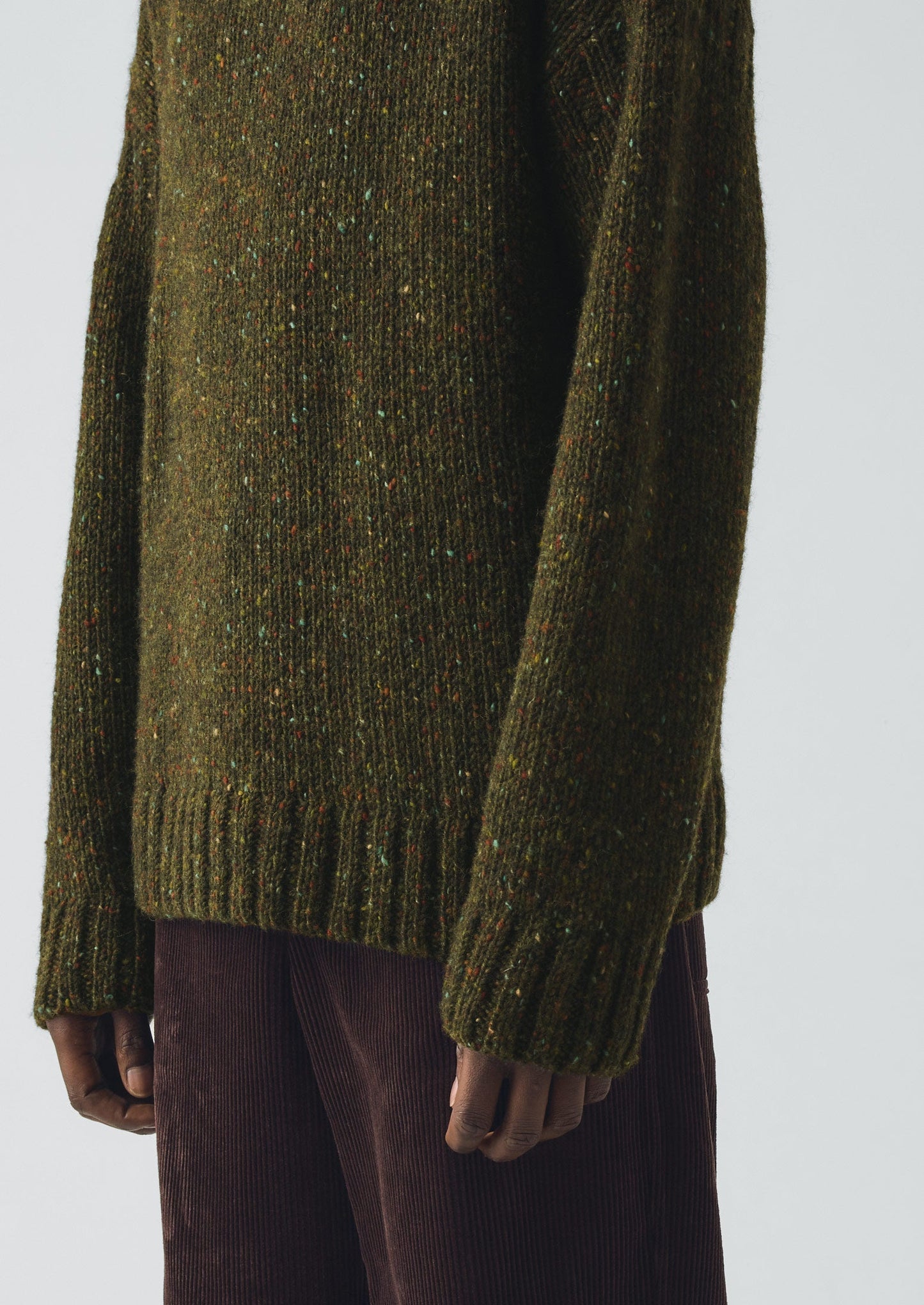 Maglione in lana Donegal di Finn | Cachi