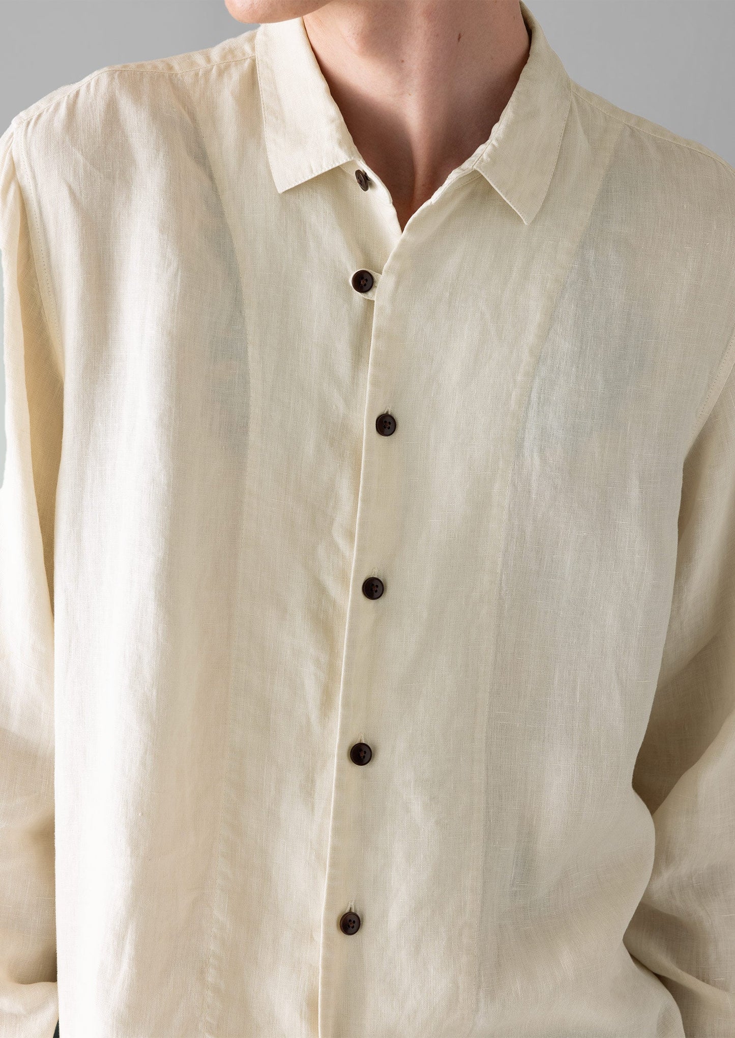 Camicia in lino con bottoni ad anello | Pergamena