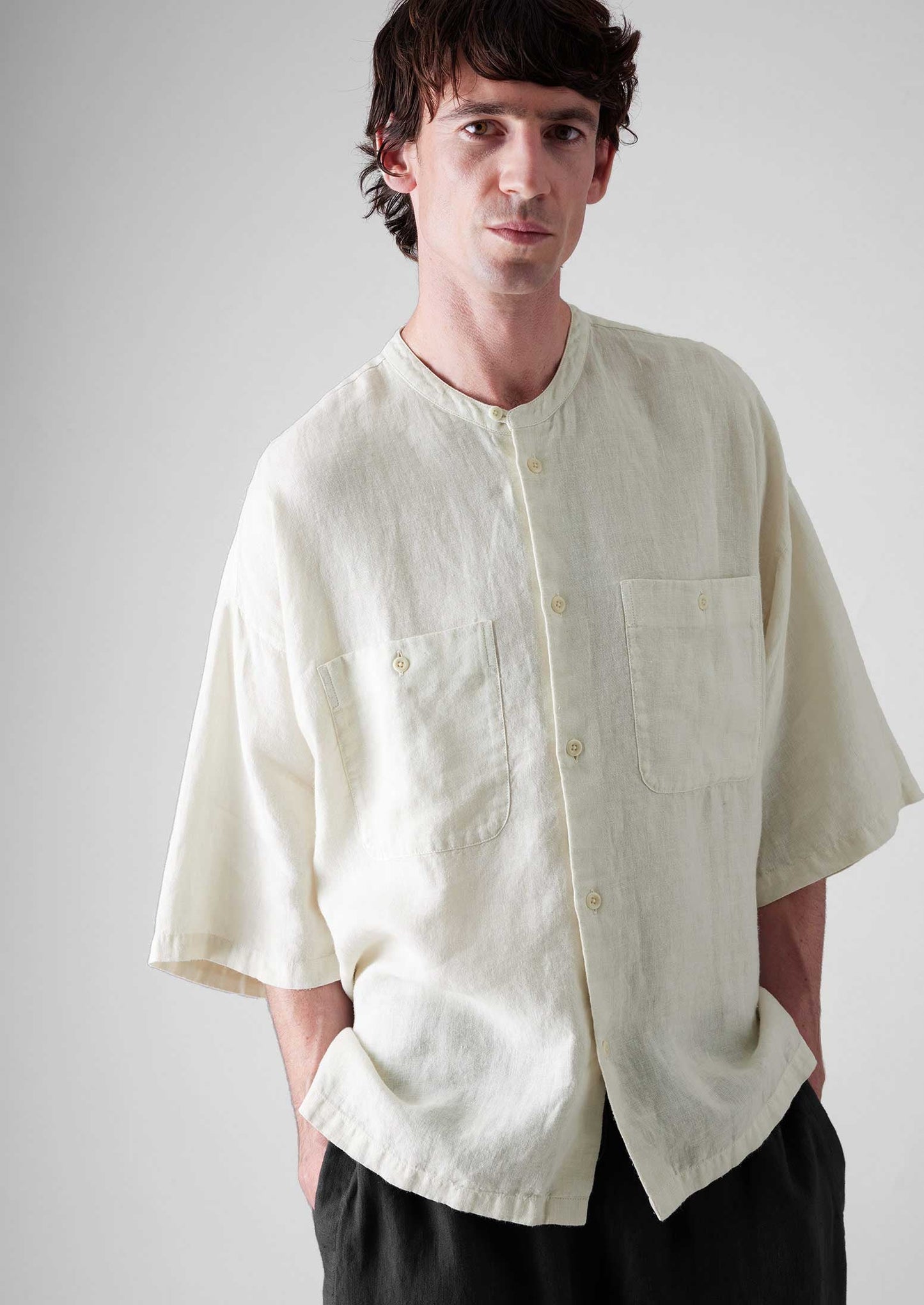 Camicia in lino tinto in capo con collo a serafino | Avena