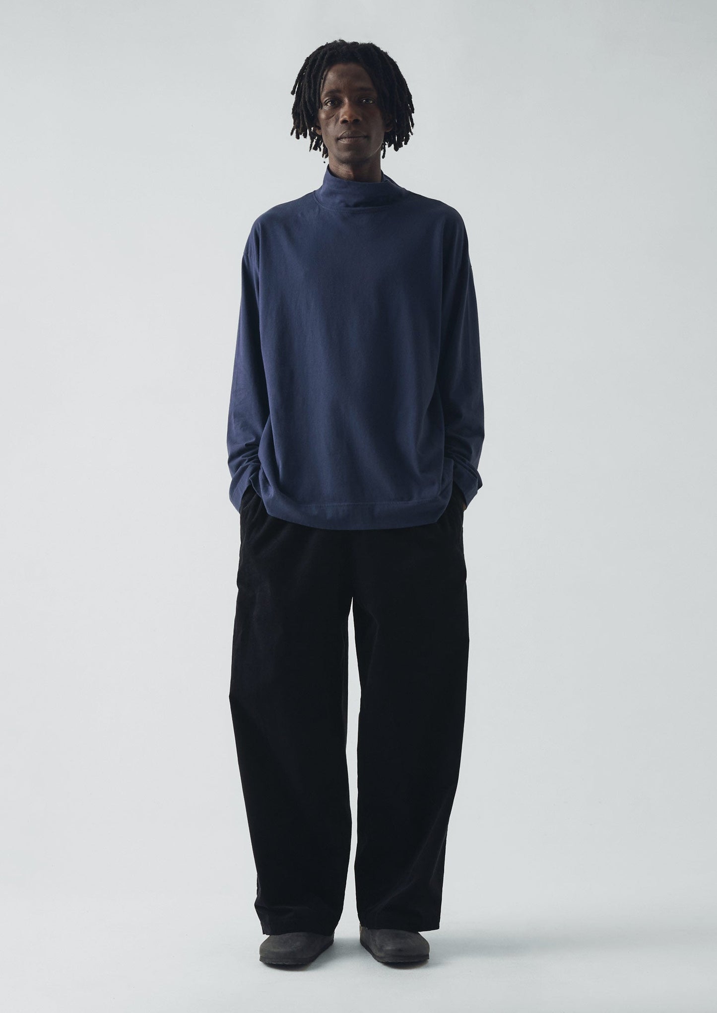 Top da salotto in cotone spazzolato con collo alto | Blu inchiostro