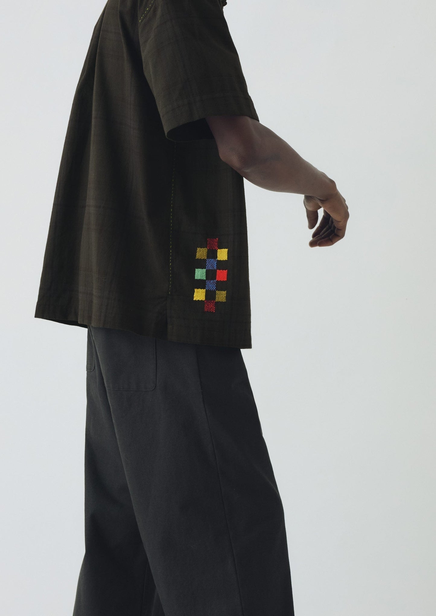 Camicia ricamata a mano sovratinta | Graphite Multi