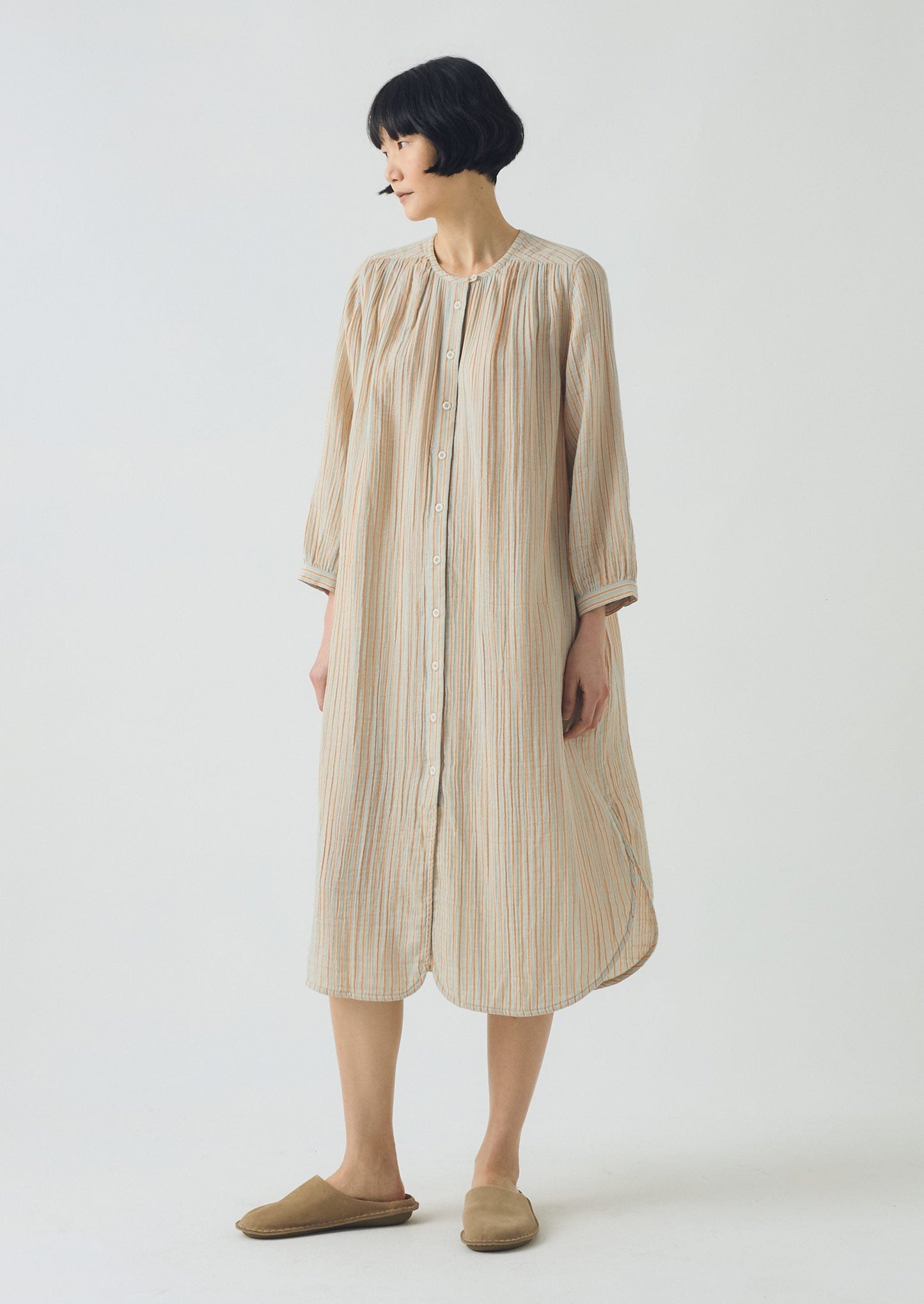 Camicia da notte in cotone stropicciato a righe | Salvia/Albicocca