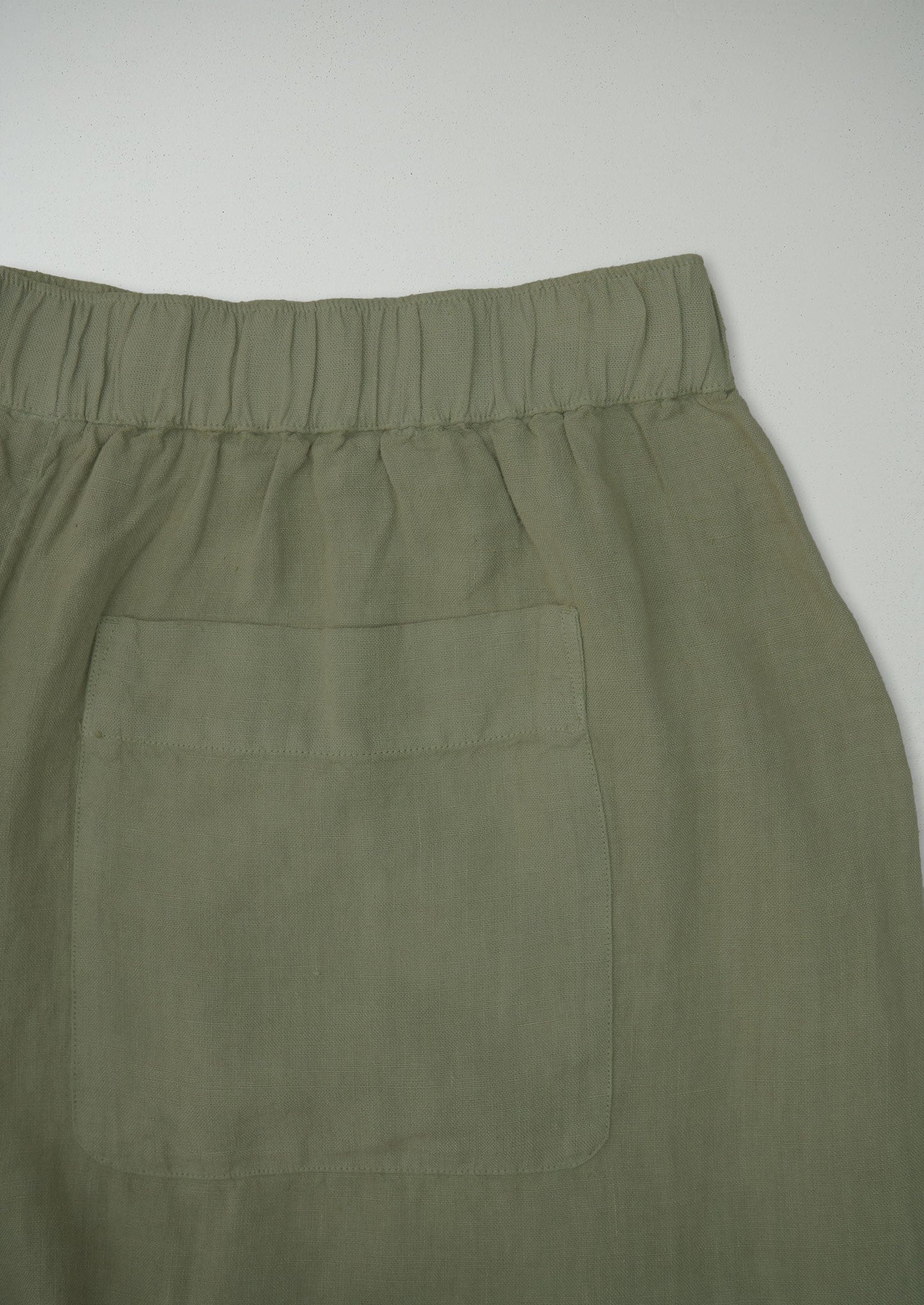 Pantaloni a gamba a botte in lino tinto in capo rinnovato, taglia XL (54) | Salvia