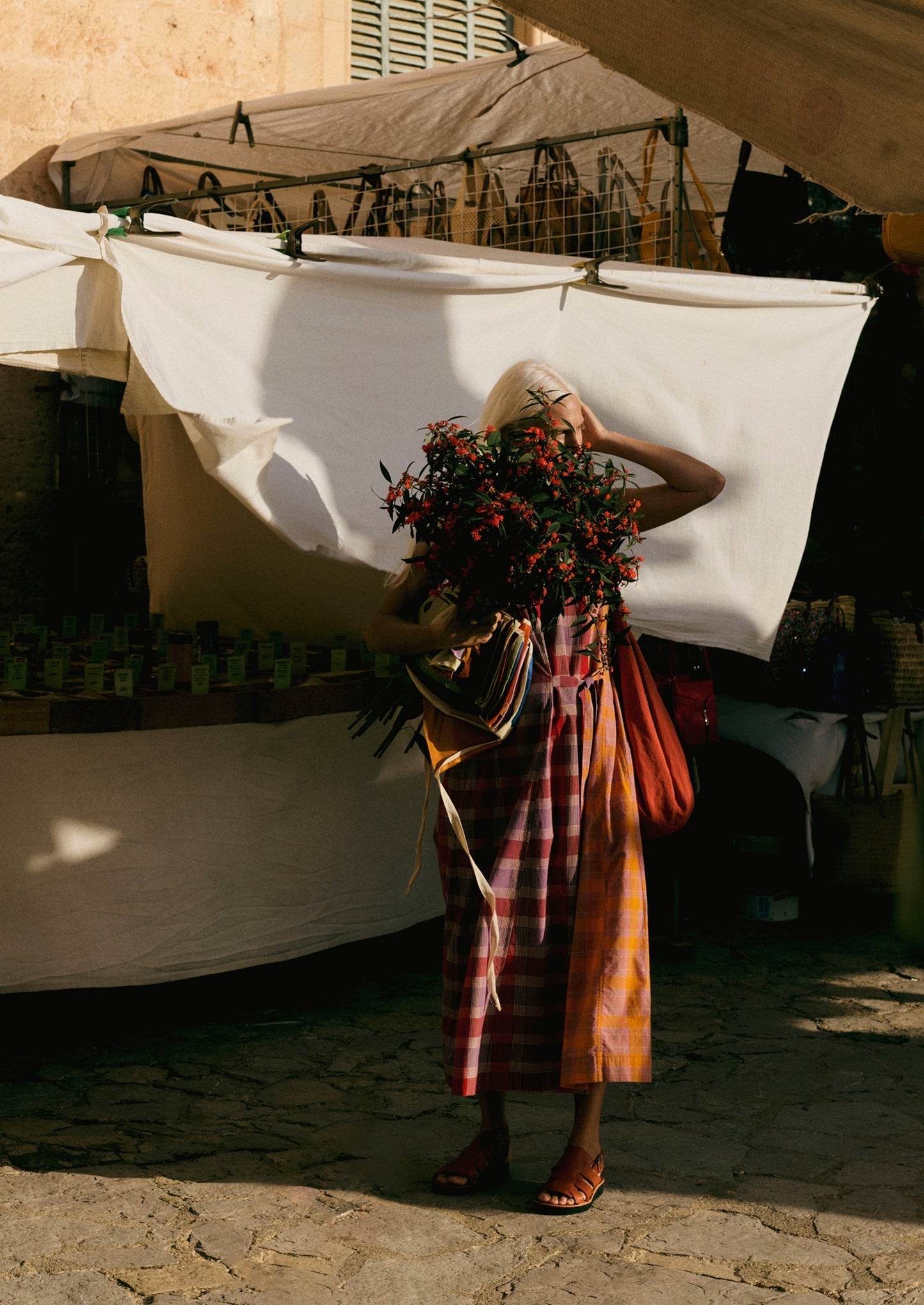 Abito in cotone a quadri con pannelli annodati sul davanti | Rosso brillante/Glicine