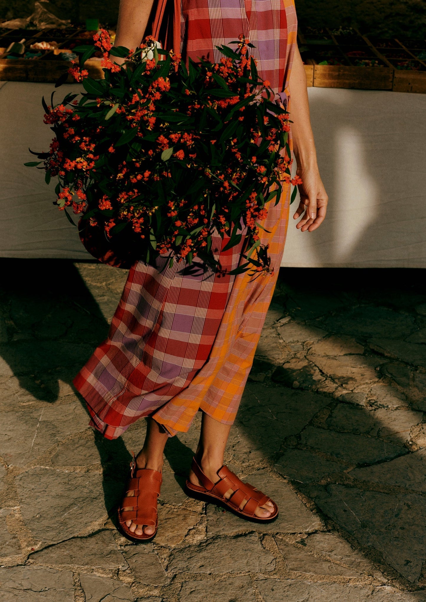 Abito in cotone a quadri con pannelli annodati sul davanti | Rosso brillante/Glicine