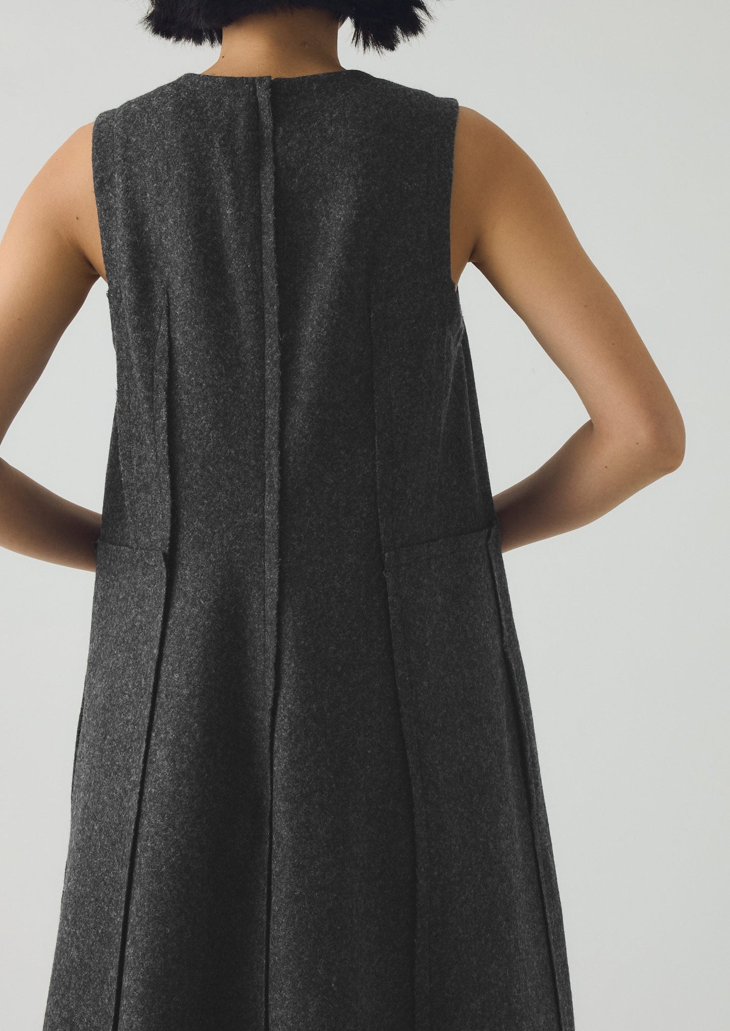 Abito in twill di lana cotta con cuciture sovrapposte | Antracite