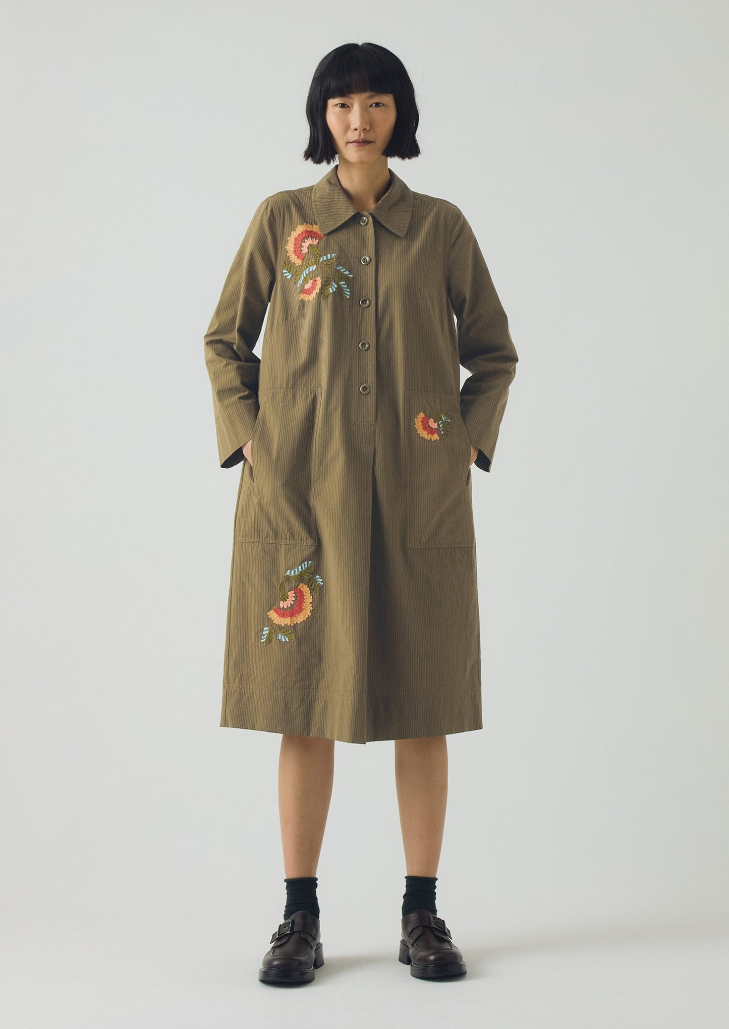 Abito camicia in cotone a righe mini ricamato | Oliva