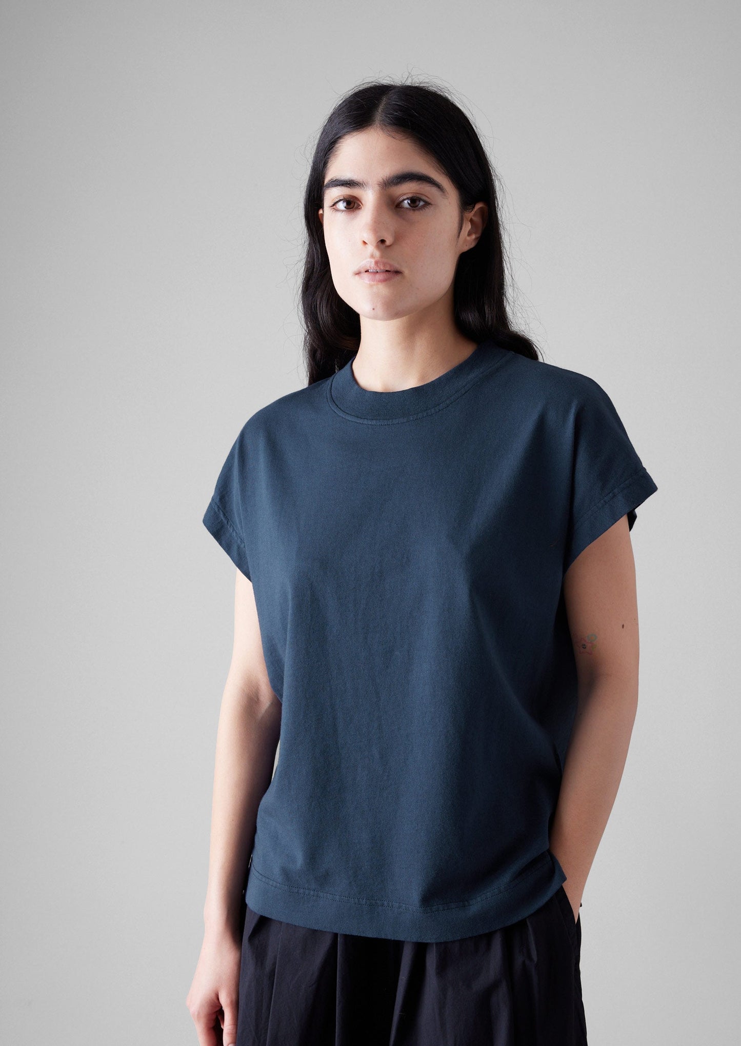 Maglietta senza maniche con scollo a coste | Raven Blue