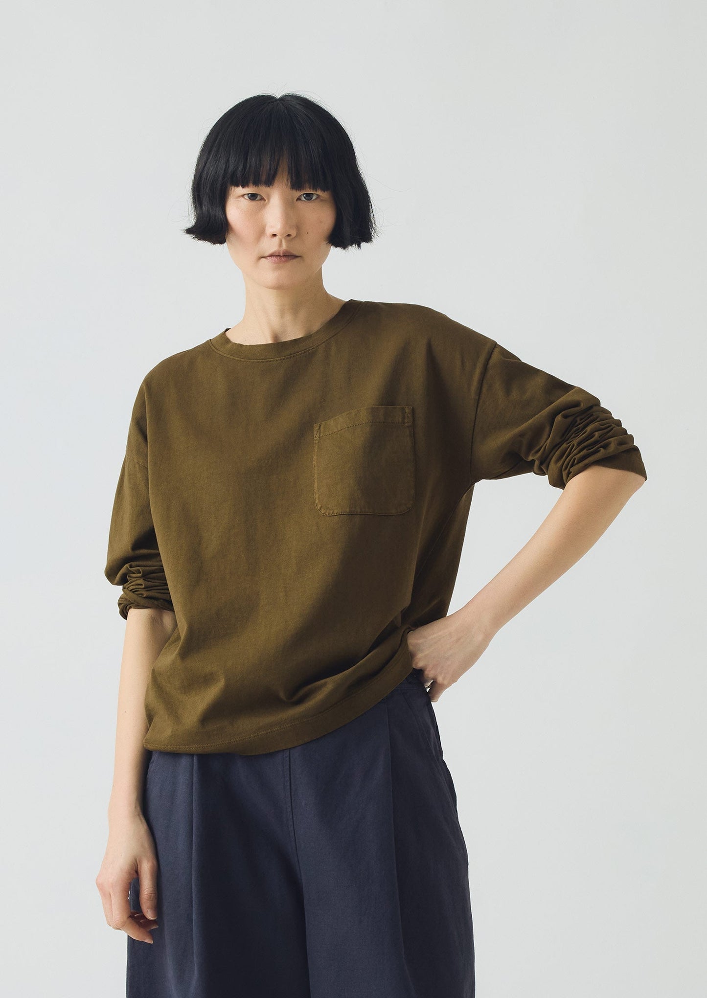 T-shirt in cotone con tasca applicata | Ottone