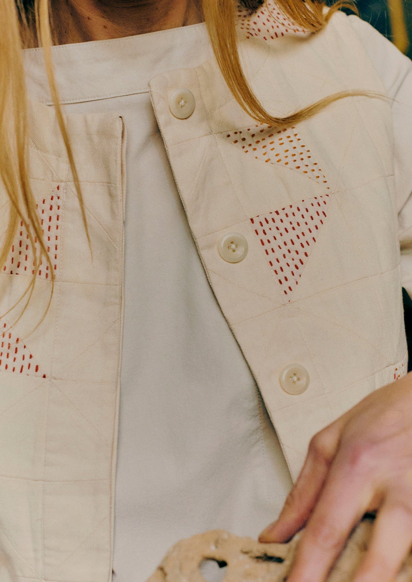 Gilet in cotone con punto patchwork Kantha | Ecru