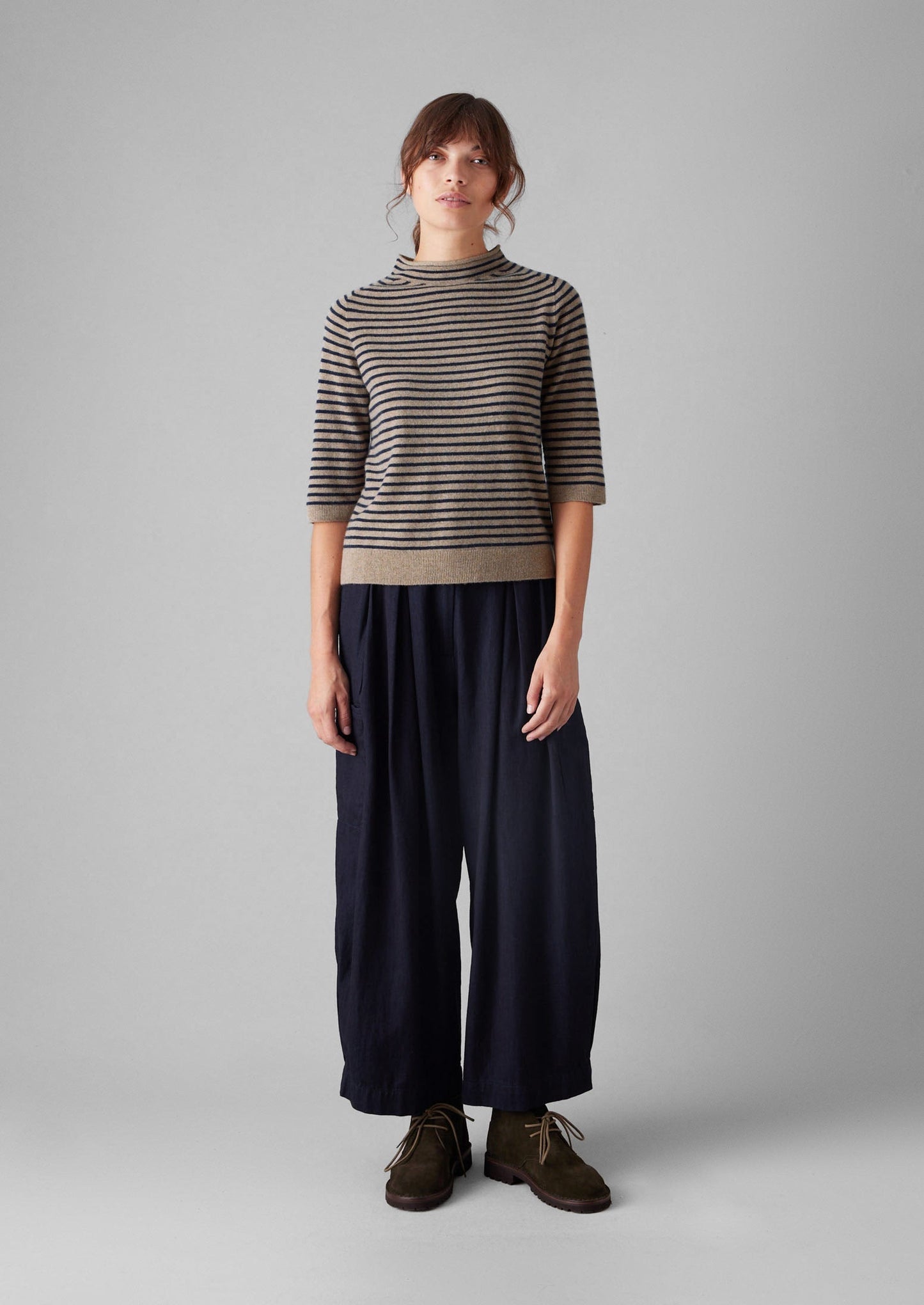 Maglione a righe in lana e cashmere a mezza manica | Biscotto/Antracite