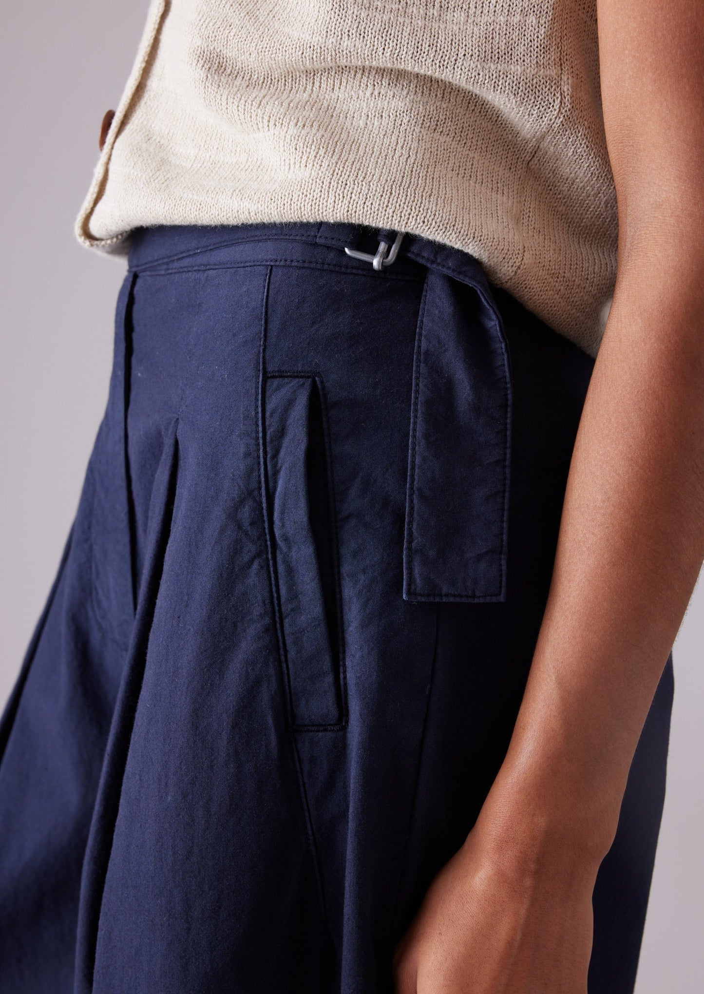 Pantaloni a gamba larga in popeline di cotone e lino con cintura | Blu corvino