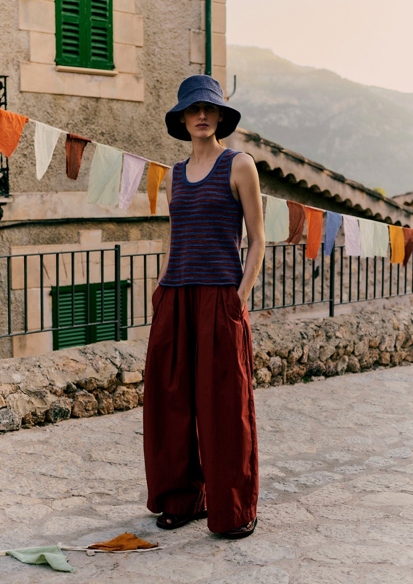 Pantaloni in popeline di cotone plissettato | Mattone