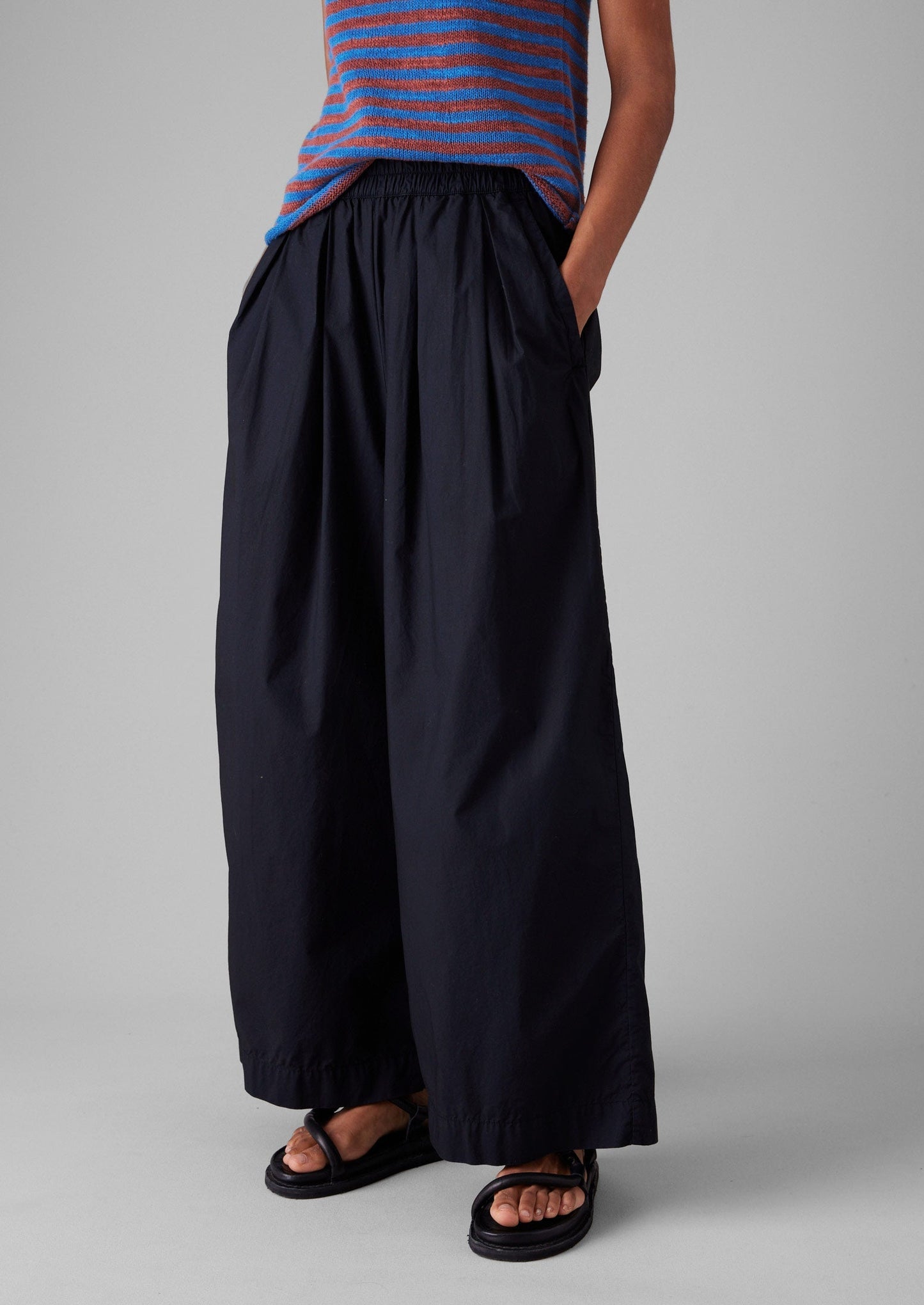 Pantaloni in popeline di cotone plissettato | Inchiostro