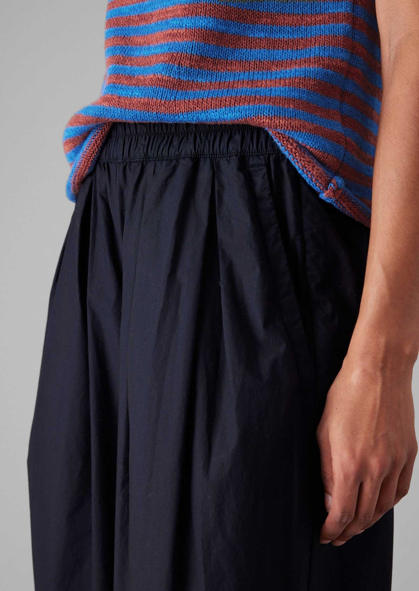 Pantaloni in popeline di cotone plissettato | Inchiostro