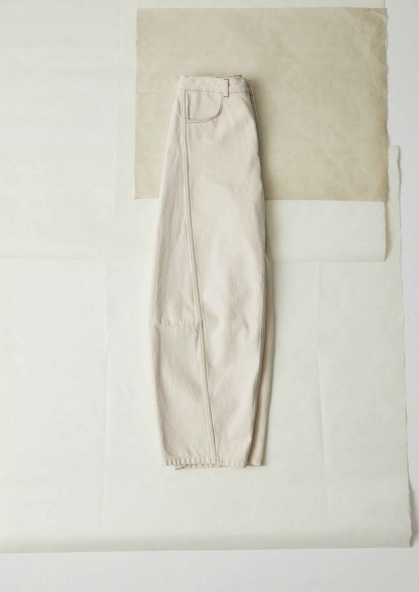 Pantaloni in denim con cuciture scultoree | Ecru