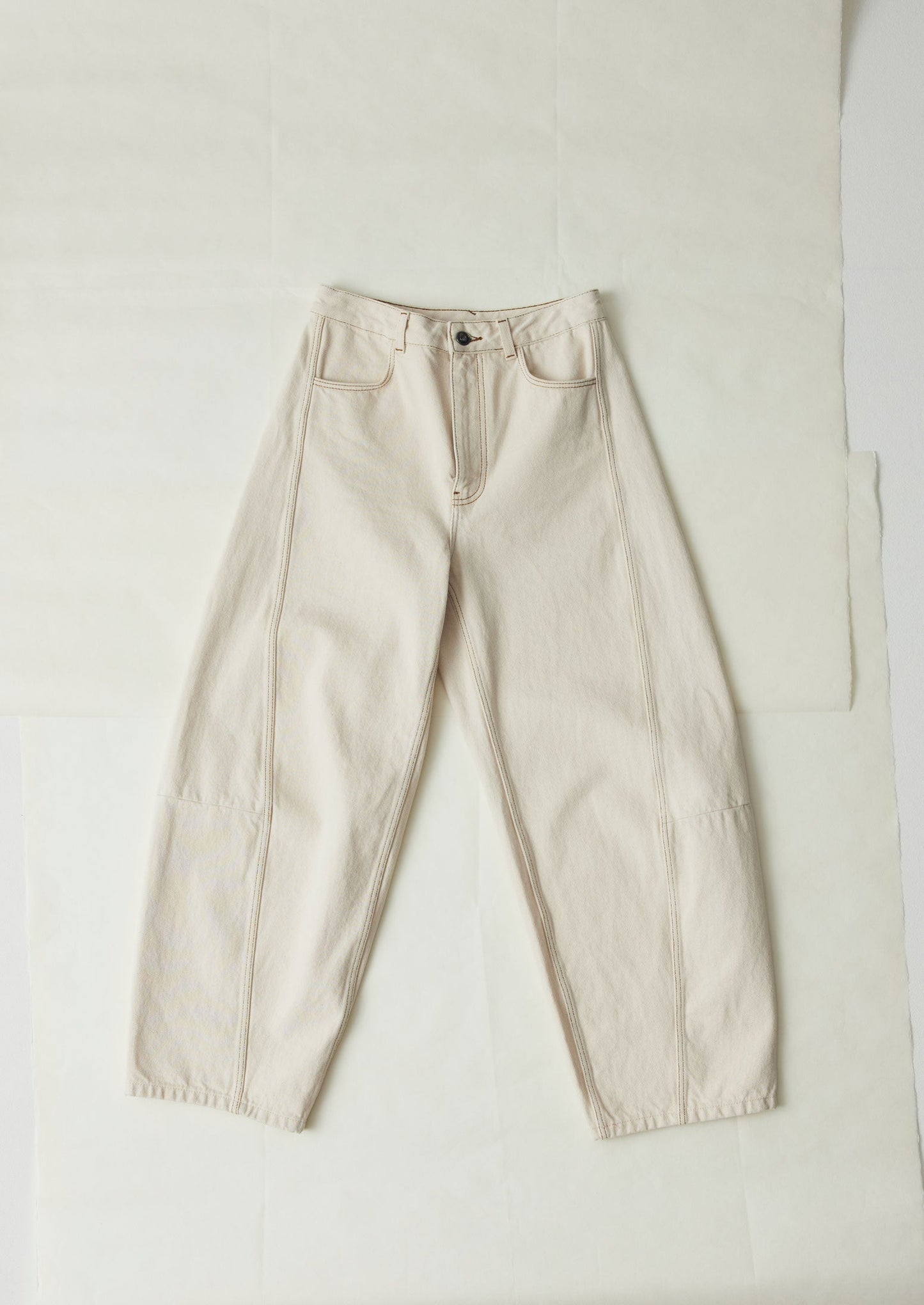 Pantaloni in denim con cuciture scultoree | Ecru