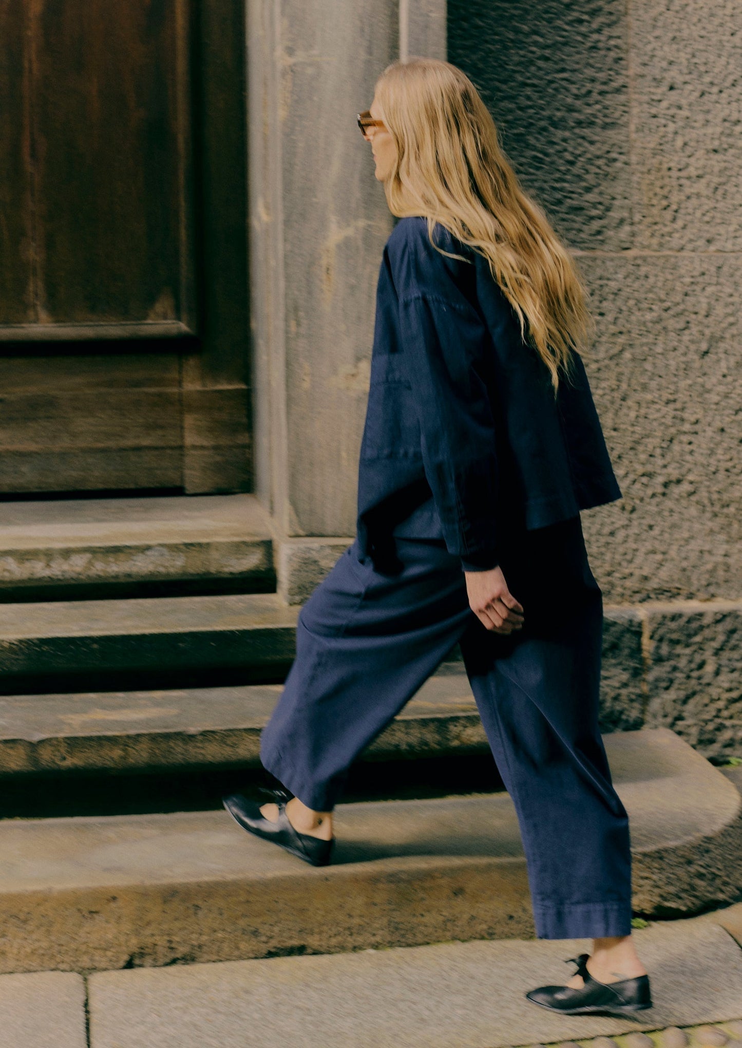 Pantaloni in tela di cotone con pieghe sul davanti | Blu navy