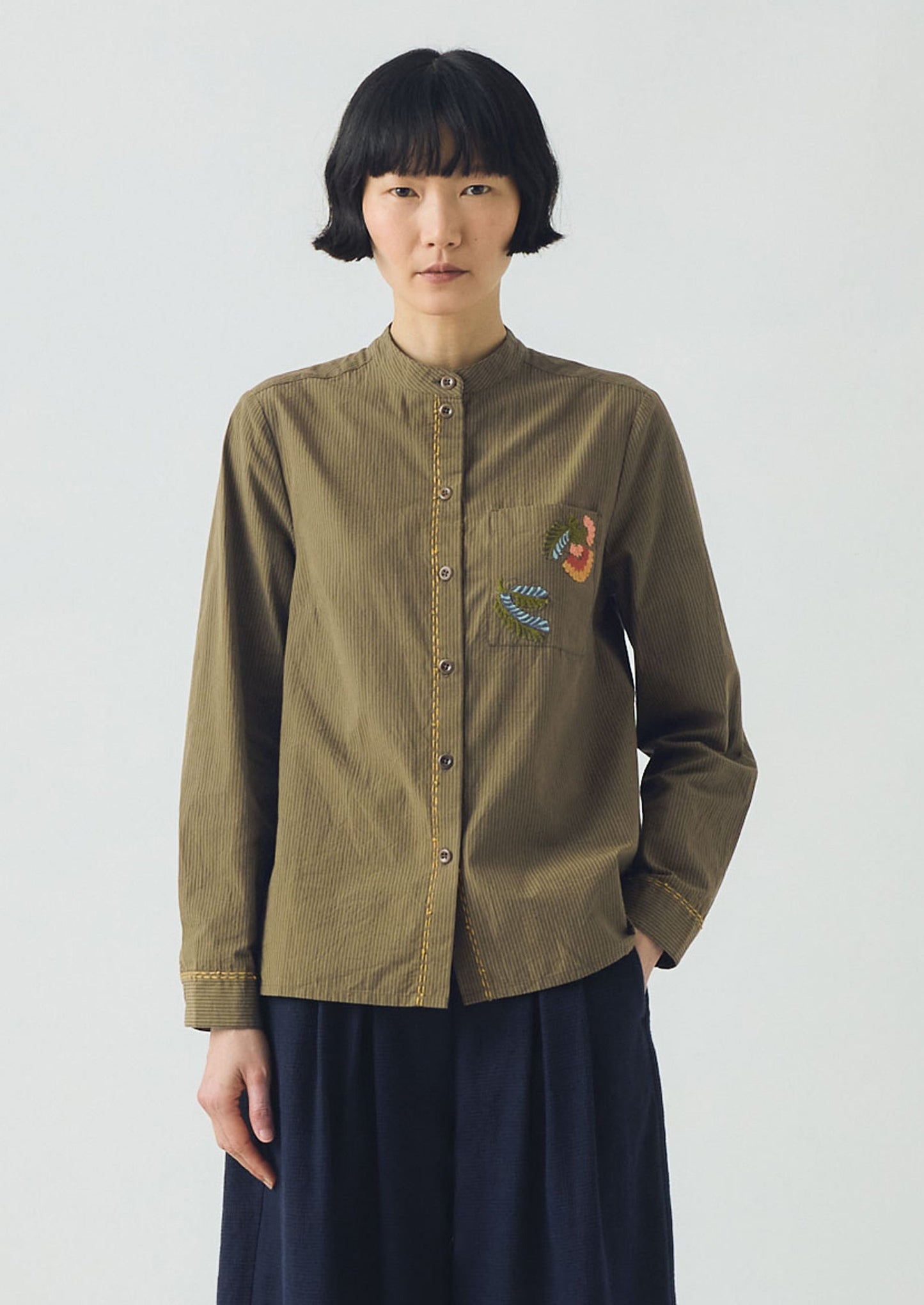 Camicia in cotone a righe mini ricamate | Oliva