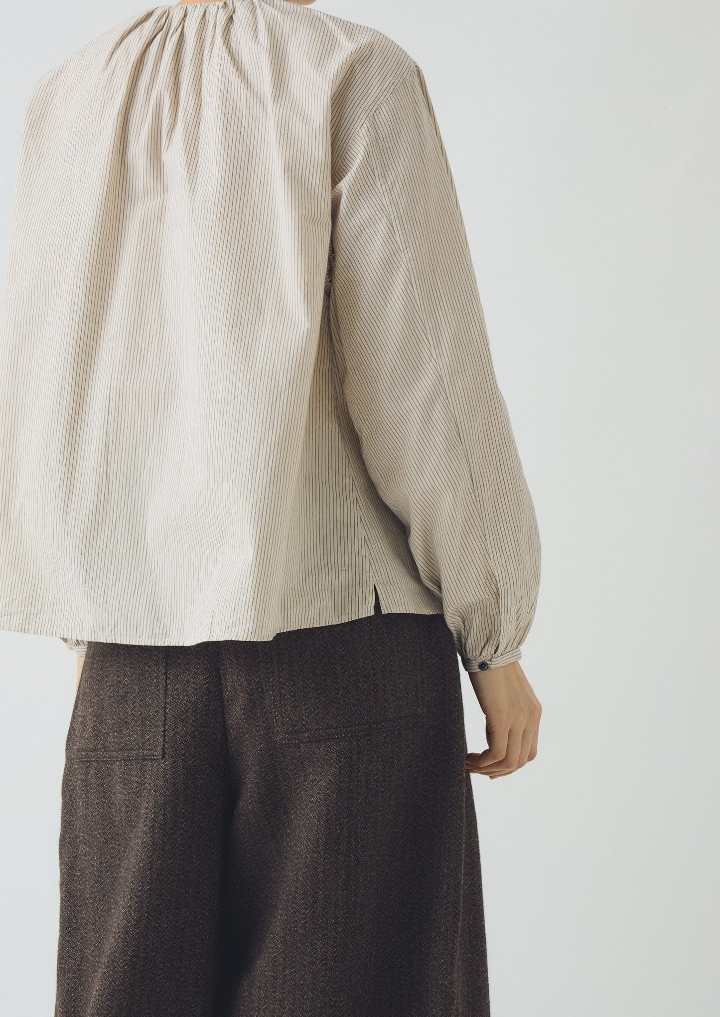 Camicia a righe mini con scollo arricciato | Blu sbiadito dal sole